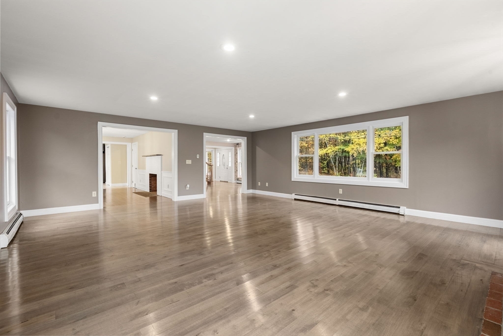 Greenfield, Massachusetts, 01301, United States, 4 Bedrooms Bedrooms, ,4 BathroomsBathrooms,Residential,For Sale,1967779