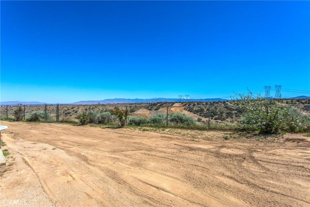 Oak Hills, California, 92344, United States, 3 Bedrooms Bedrooms, ,4 BathroomsBathrooms,Residential,For Sale,1977382