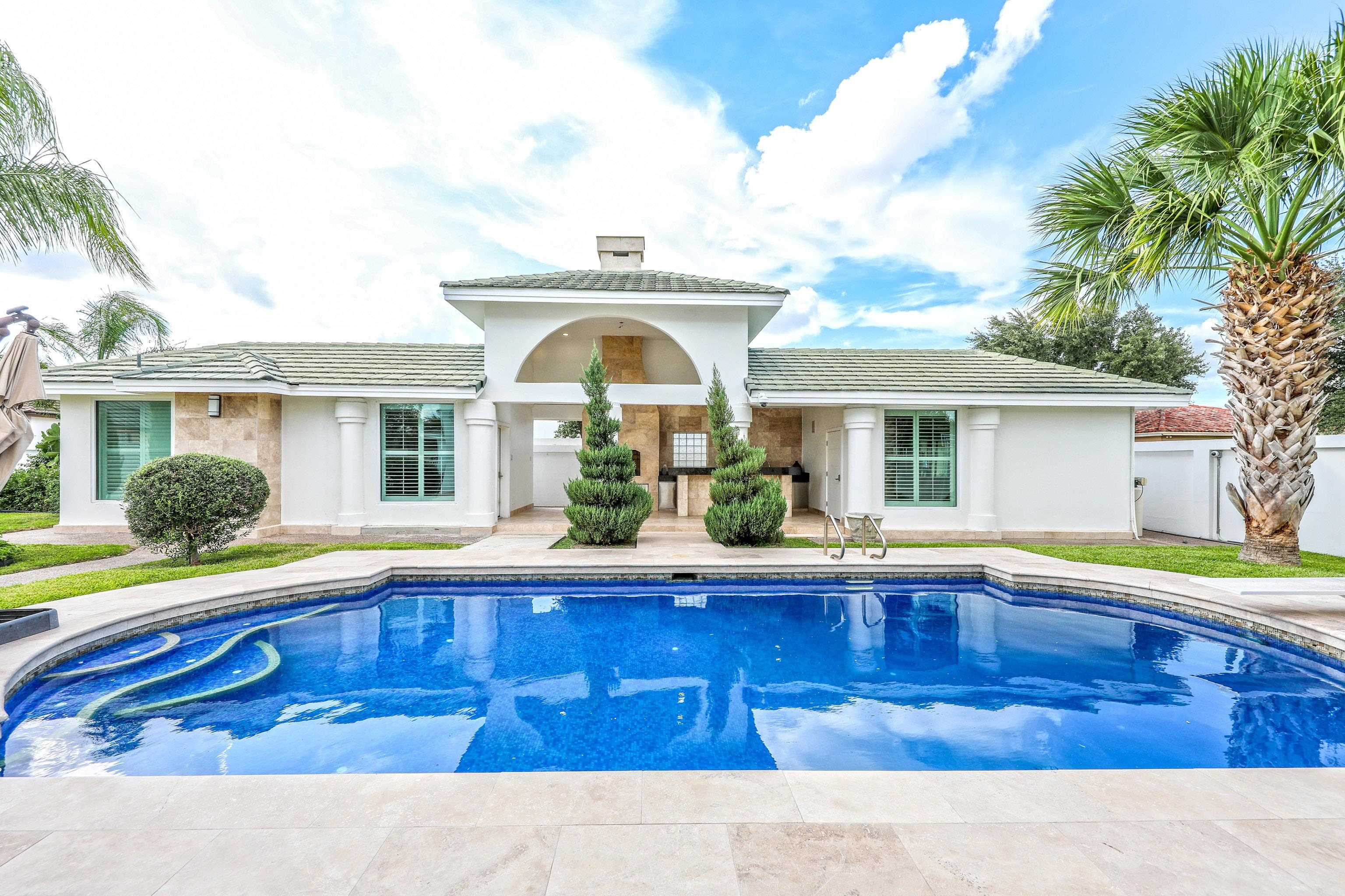 Laredo, Texas, 78041, United States, 4 Bedrooms Bedrooms, ,6 BathroomsBathrooms,Residential,For Sale,1989107