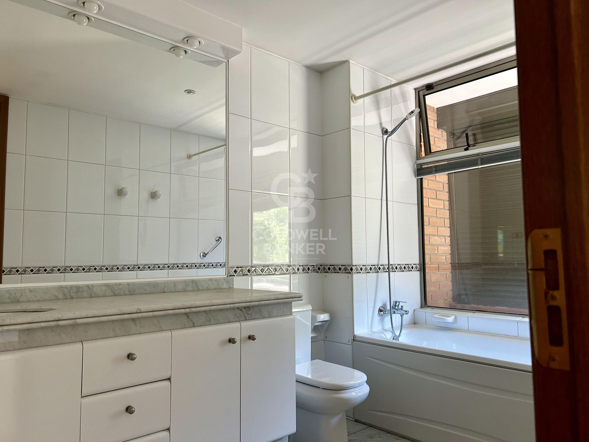 Vitacura, Chile, 5 Bedrooms Bedrooms, ,4 BathroomsBathrooms,Residential,For Sale,1966854