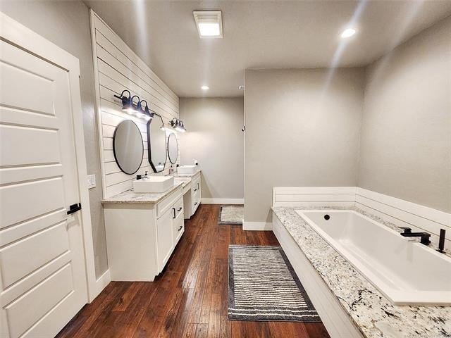 Tahlequah, Oklahoma, 74464, United States, 4 Bedrooms Bedrooms, ,4 BathroomsBathrooms,Residential,For Sale,1984008