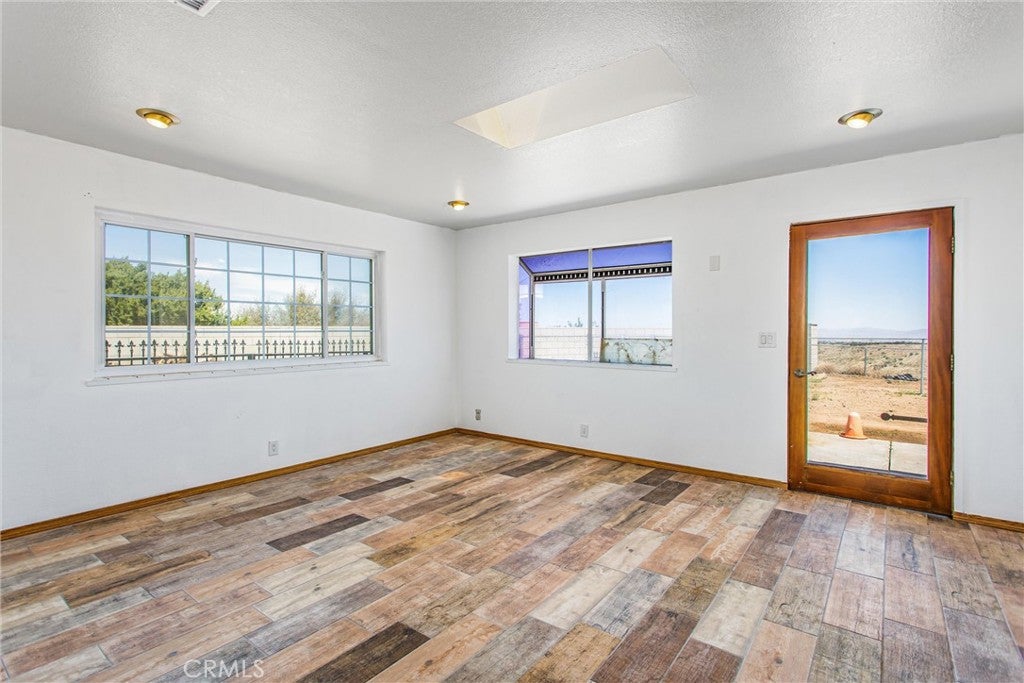 Oak Hills, California, 92344, United States, 3 Bedrooms Bedrooms, ,4 BathroomsBathrooms,Residential,For Sale,1974098