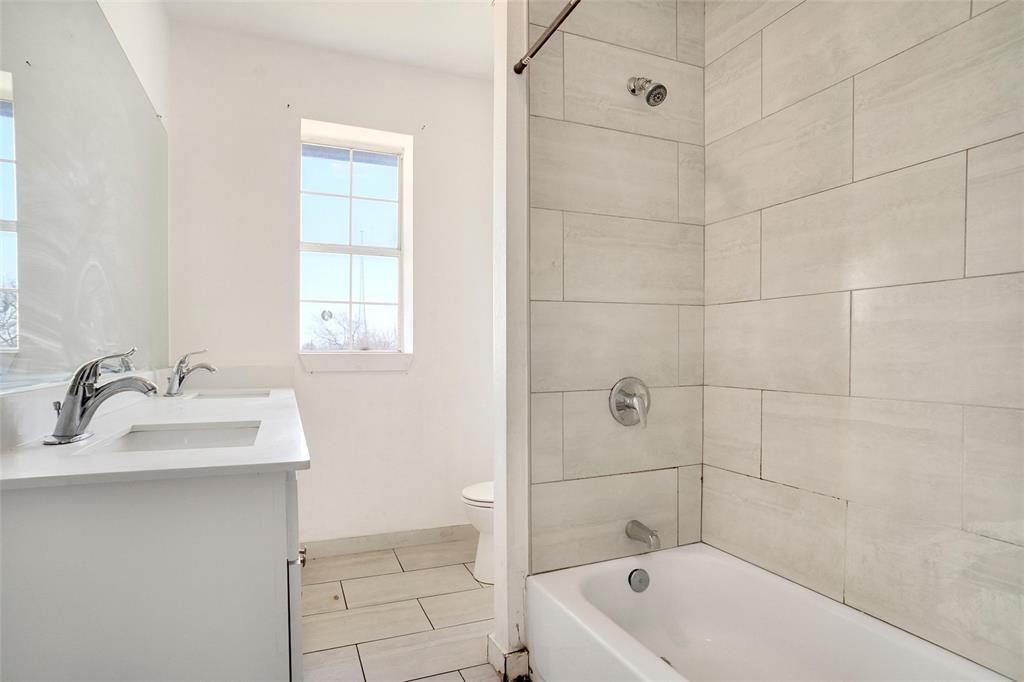 Fort Worth, Texas, 76110, United States, 11 Bedrooms Bedrooms, ,4 BathroomsBathrooms,Residential,For Sale,1921106