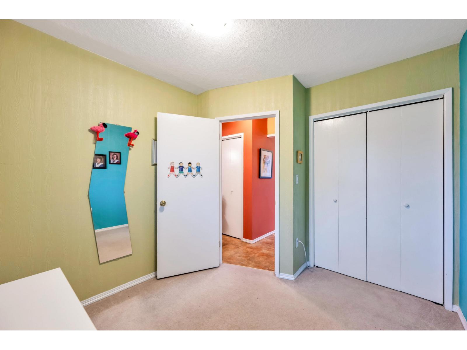 WHITE ROCK, British Columbia, V4B 4T7, CA, 4 Bedrooms Bedrooms, ,2 BathroomsBathrooms,Residential,For Sale,1951469