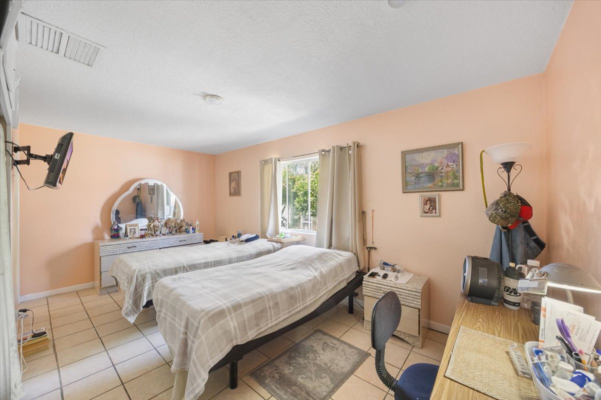 San Jacinto, California, 92583, United States, 6 Bedrooms Bedrooms, ,4 BathroomsBathrooms,Residential,For Sale,1977505