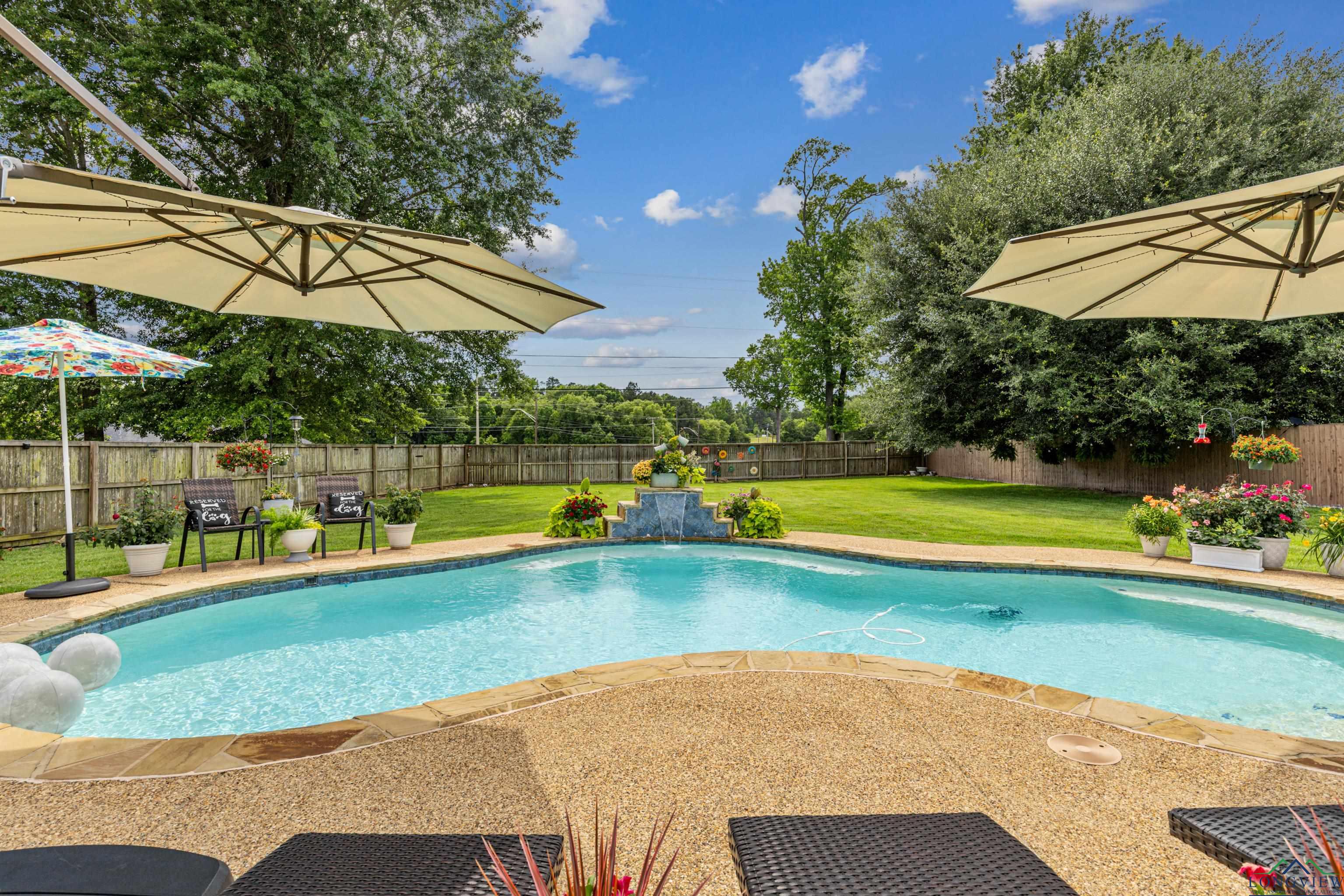 Longview, Texas, 75605, United States, 5 Bedrooms Bedrooms, ,3 BathroomsBathrooms,Residential,For Sale,1827224