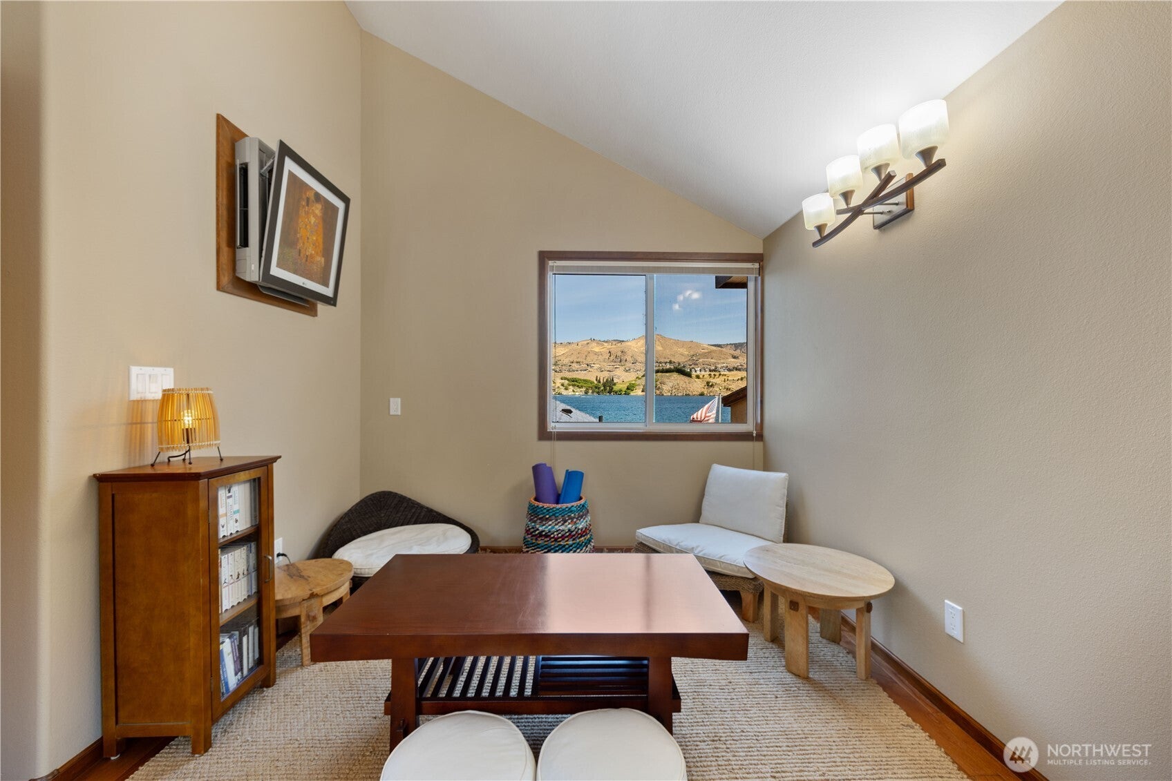Chelan, Washington, 98816, United States, 5 Bedrooms Bedrooms, ,3 BathroomsBathrooms,Residential,For Sale,1896644