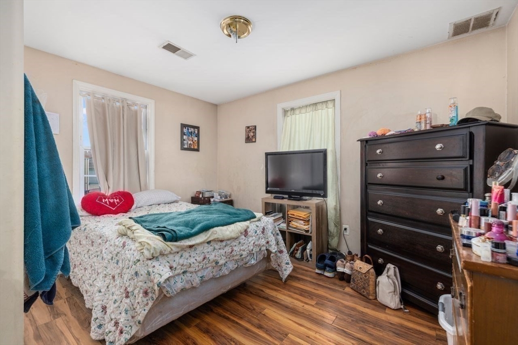 Providence, Rhode Island, 02920, United States, 6 Bedrooms Bedrooms, ,2 BathroomsBathrooms,Residential,For Sale,1997016