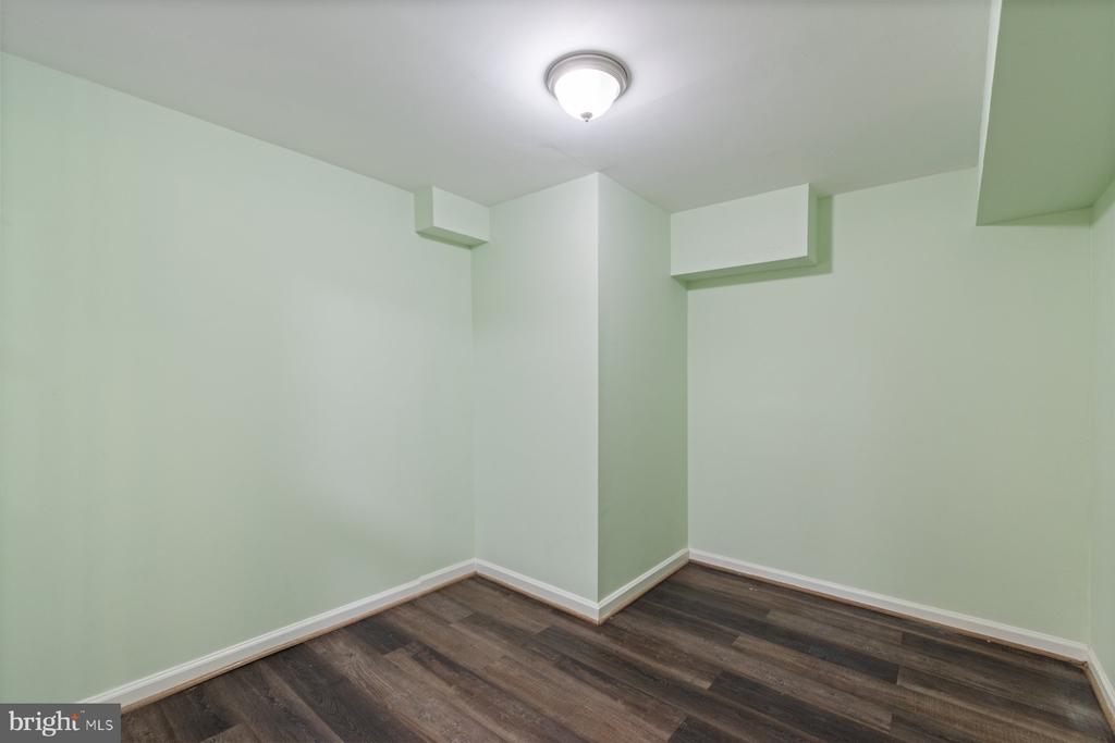 Rockville, Maryland, 20852, United States, 4 Bedrooms Bedrooms, ,4 BathroomsBathrooms,Residential,For Sale,1916260