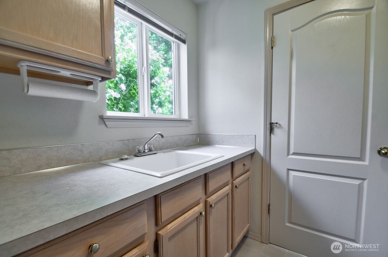 Olympia, Washington, 98516, United States, 3 Bedrooms Bedrooms, ,3 BathroomsBathrooms,Residential,For Sale,1917229