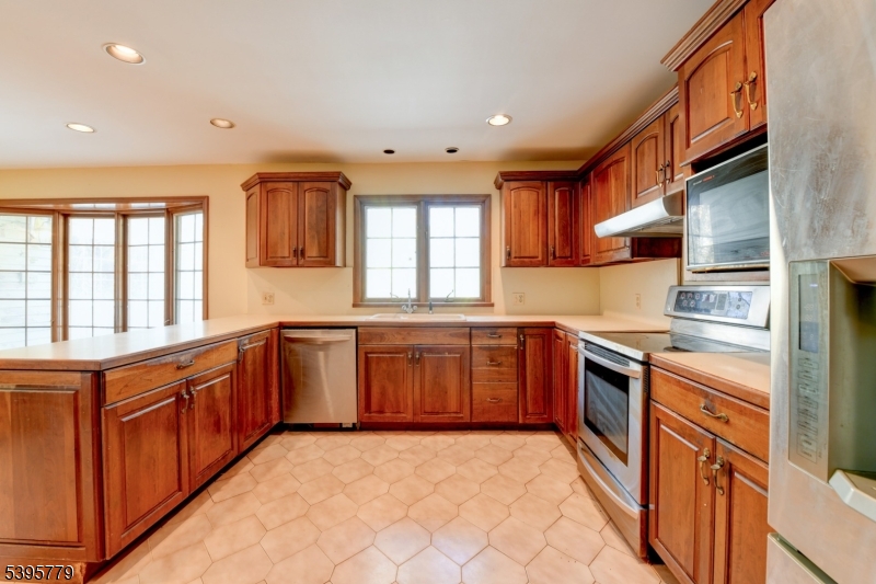 Kinnelon Boro, New Jersey, 07405, United States, 3 Bedrooms Bedrooms, ,3 BathroomsBathrooms,Residential,For Sale,1989629