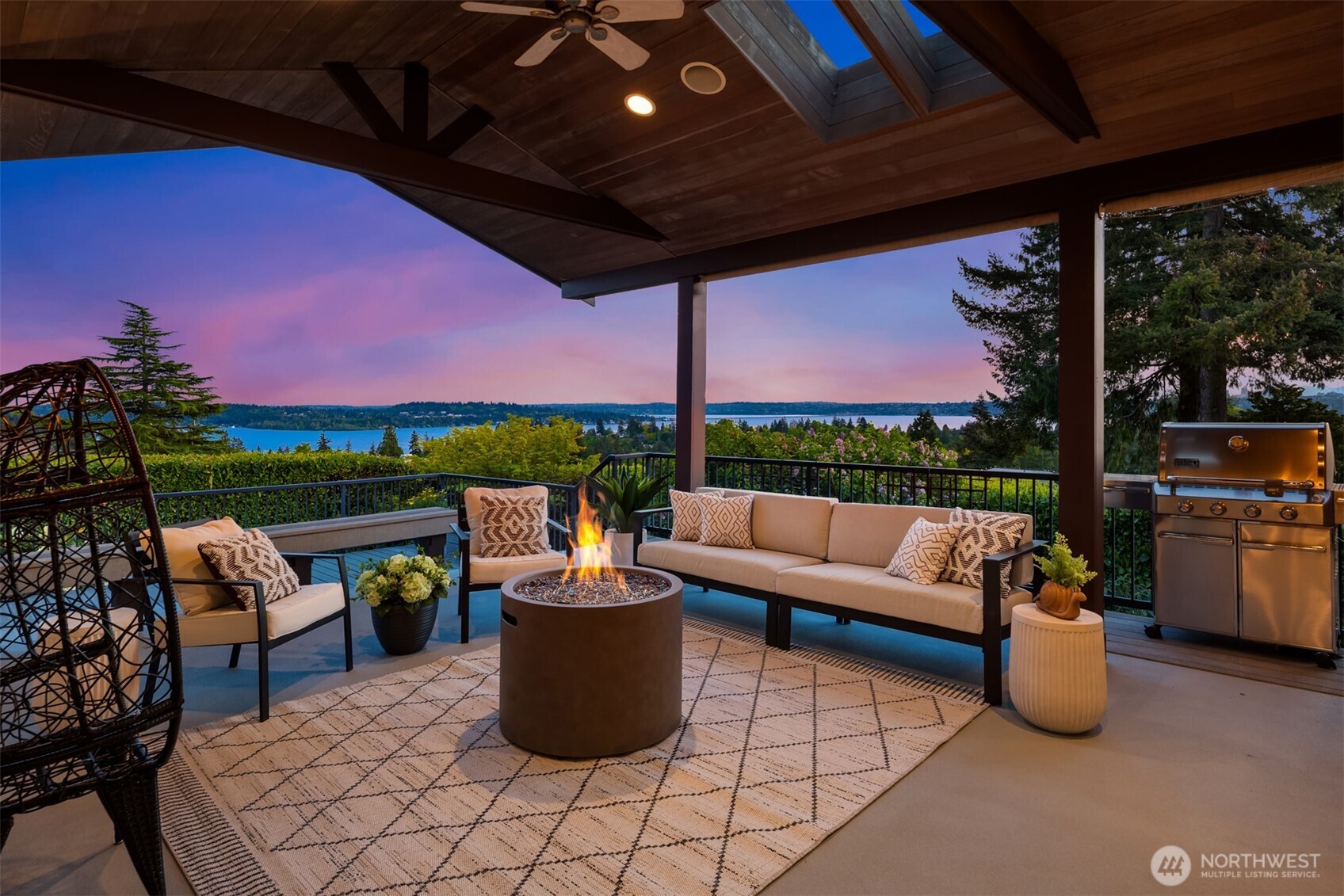 Clyde Hill, Washington, 98004, United States, 4 Bedrooms Bedrooms, ,4 BathroomsBathrooms,Residential,For Sale,1805060