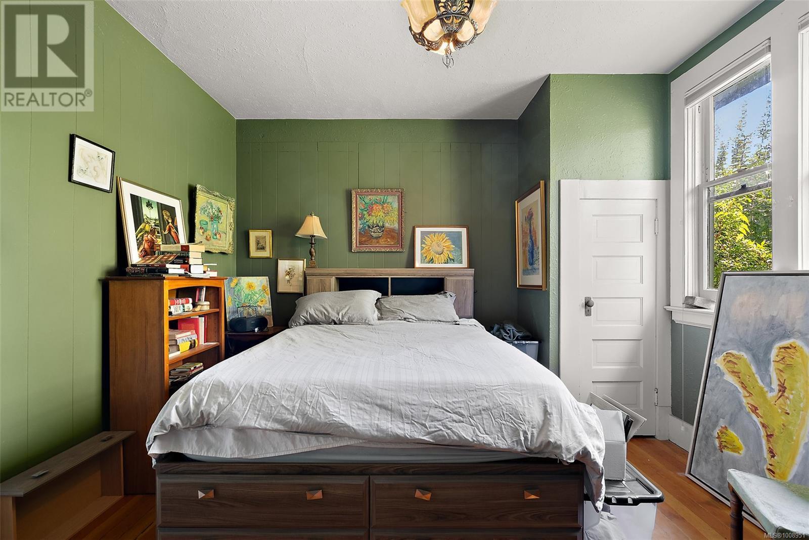 VICTORIA, British Columbia, V8V 2H6, CA, 3 Bedrooms Bedrooms, ,2 BathroomsBathrooms,Residential,For Sale,1906756