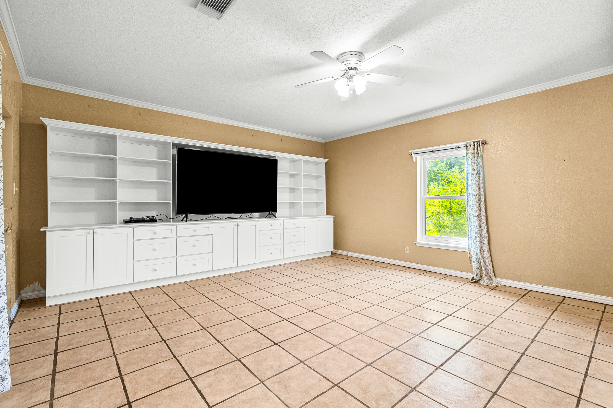 Adkins, Texas, 78101, United States, 4 Bedrooms Bedrooms, ,2 BathroomsBathrooms,Residential,For Sale,1979790