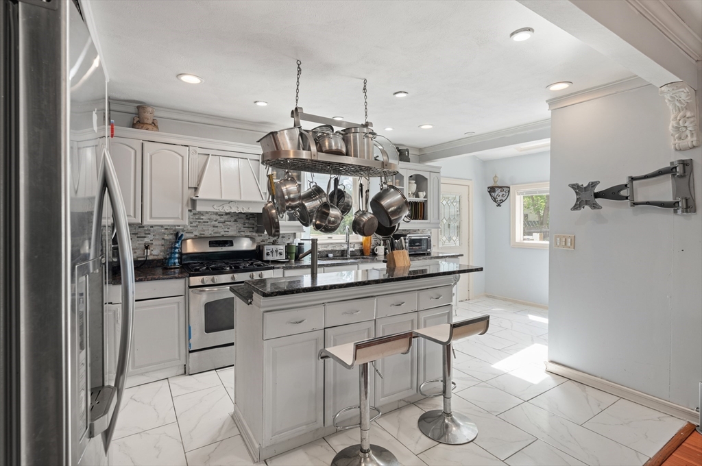 Lynn, Massachusetts, 01905, United States, 3 Bedrooms Bedrooms, ,2 BathroomsBathrooms,Residential,For Sale,1983018