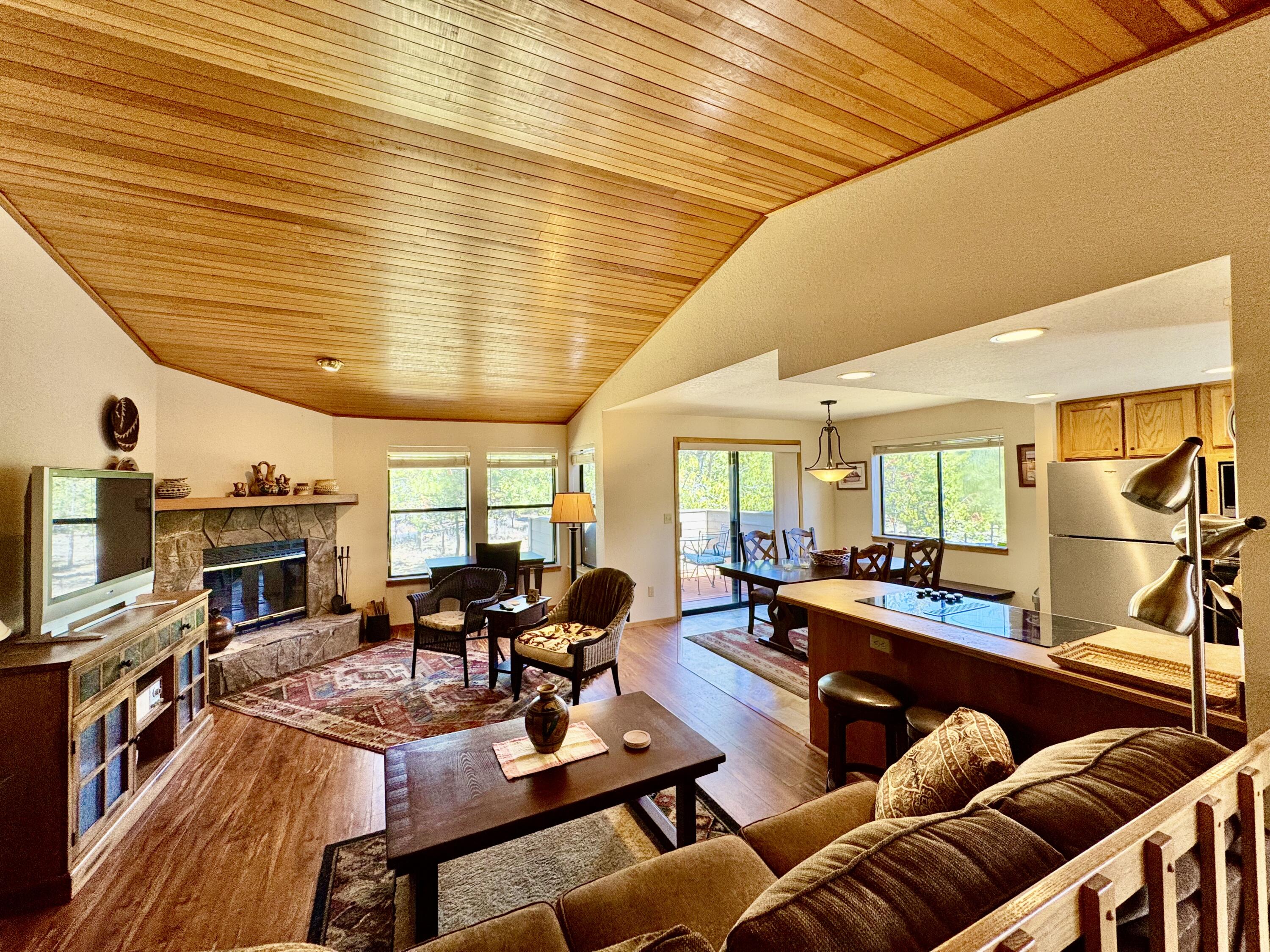 Sunriver, Oregon, 97707, United States, 3 Bedrooms Bedrooms, ,3 BathroomsBathrooms,Residential,For Sale,1778958