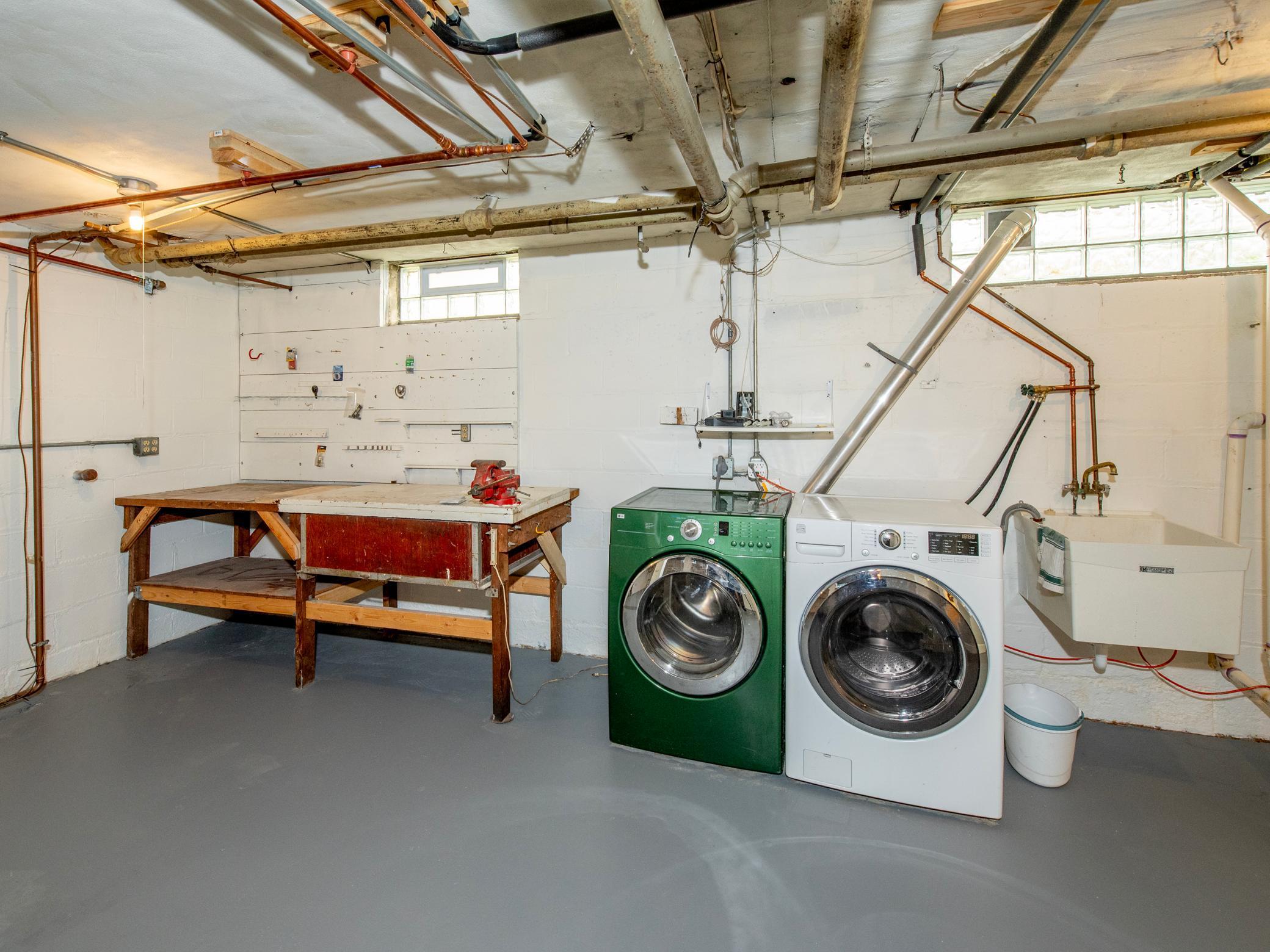 Saint Paul, Minnesota, 55104, United States, 3 Bedrooms Bedrooms, ,1 BathroomBathrooms,Residential,For Sale,1988037