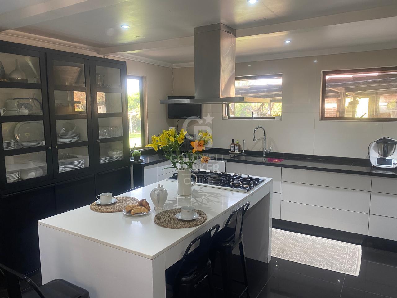 Lampa, Chile, 5 Bedrooms Bedrooms, ,6 BathroomsBathrooms,Residential,For Sale,1927487