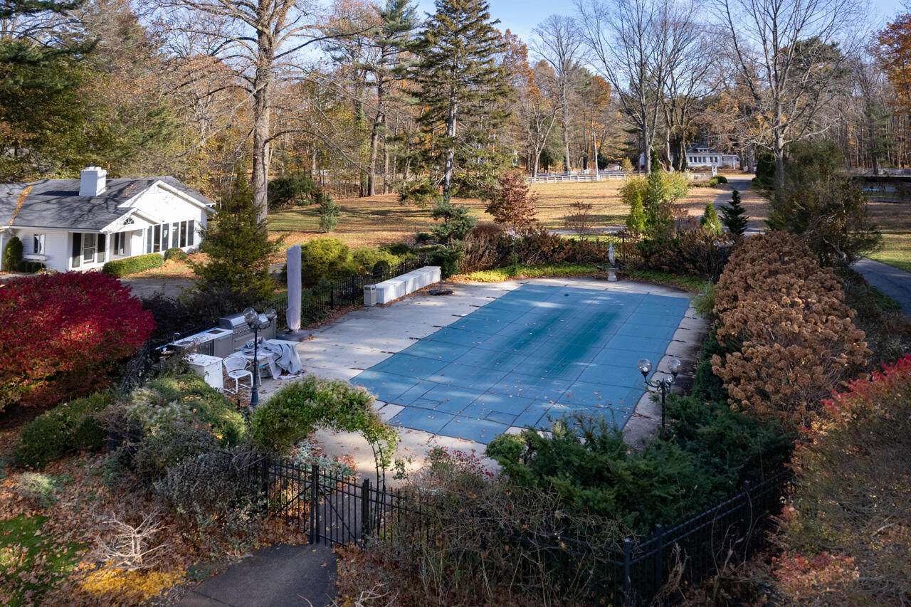 Fennville, Michigan, 49408, United States, 9 Bedrooms Bedrooms, ,10 BathroomsBathrooms,Residential,For Sale,1992421