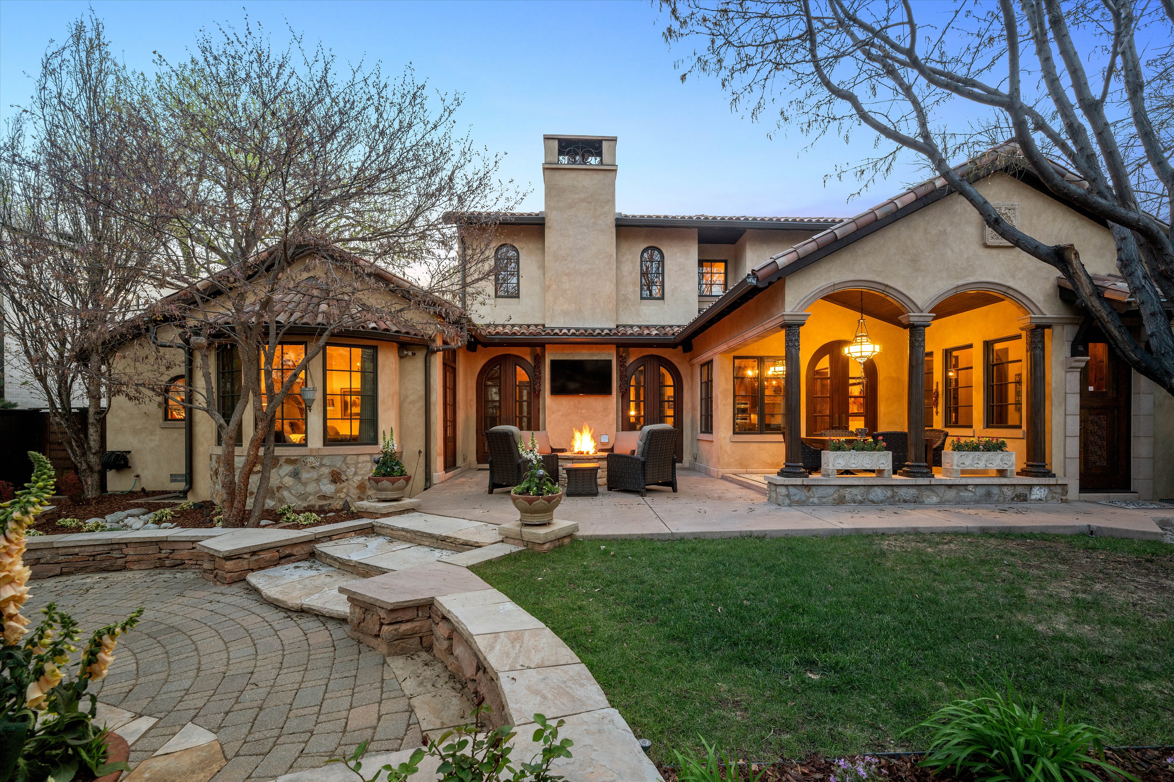  Rare Spanish Colonial Revival Home in One of Observatory Park - 物件實景
