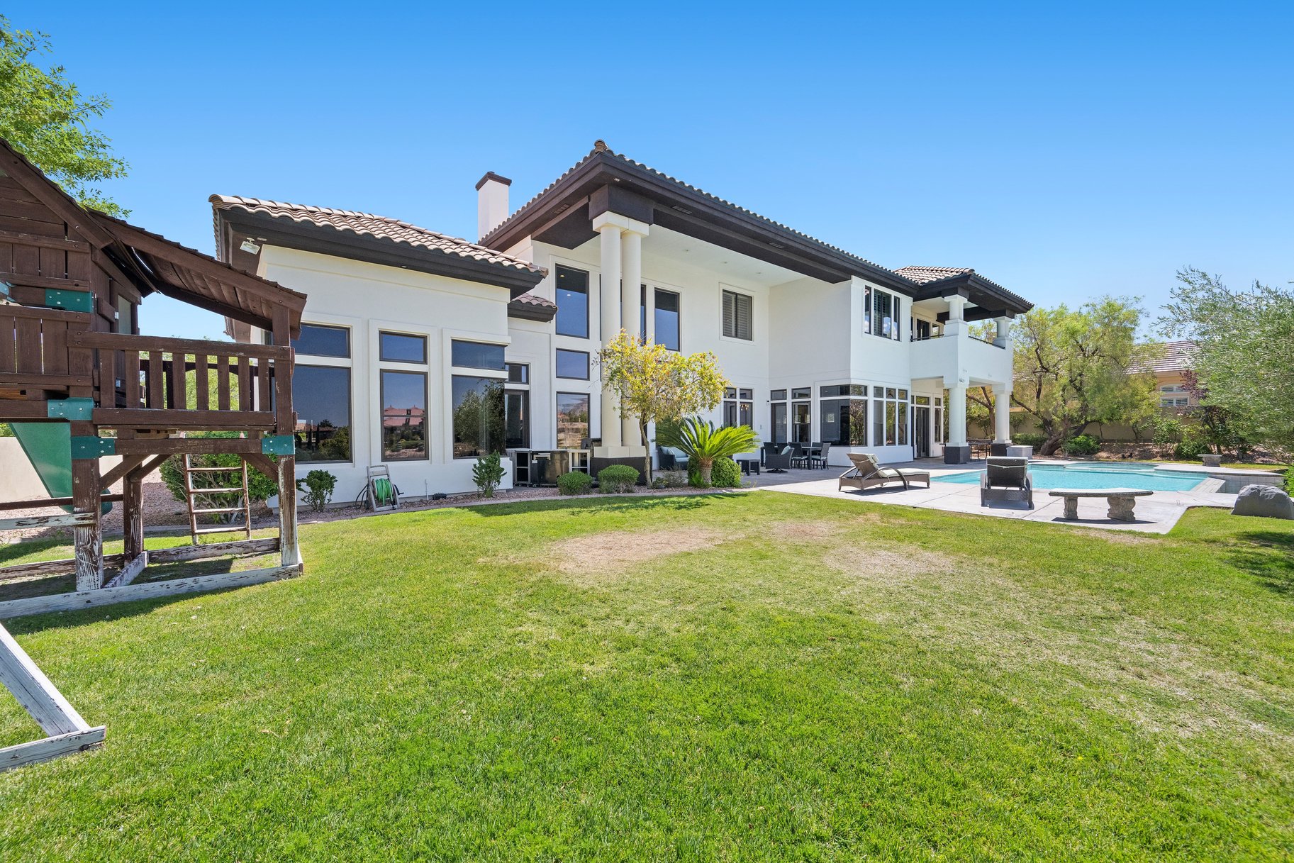  Grand Queensridge Estate on Nearly an Acre with Private Resort-Style Grounds - 物件實景