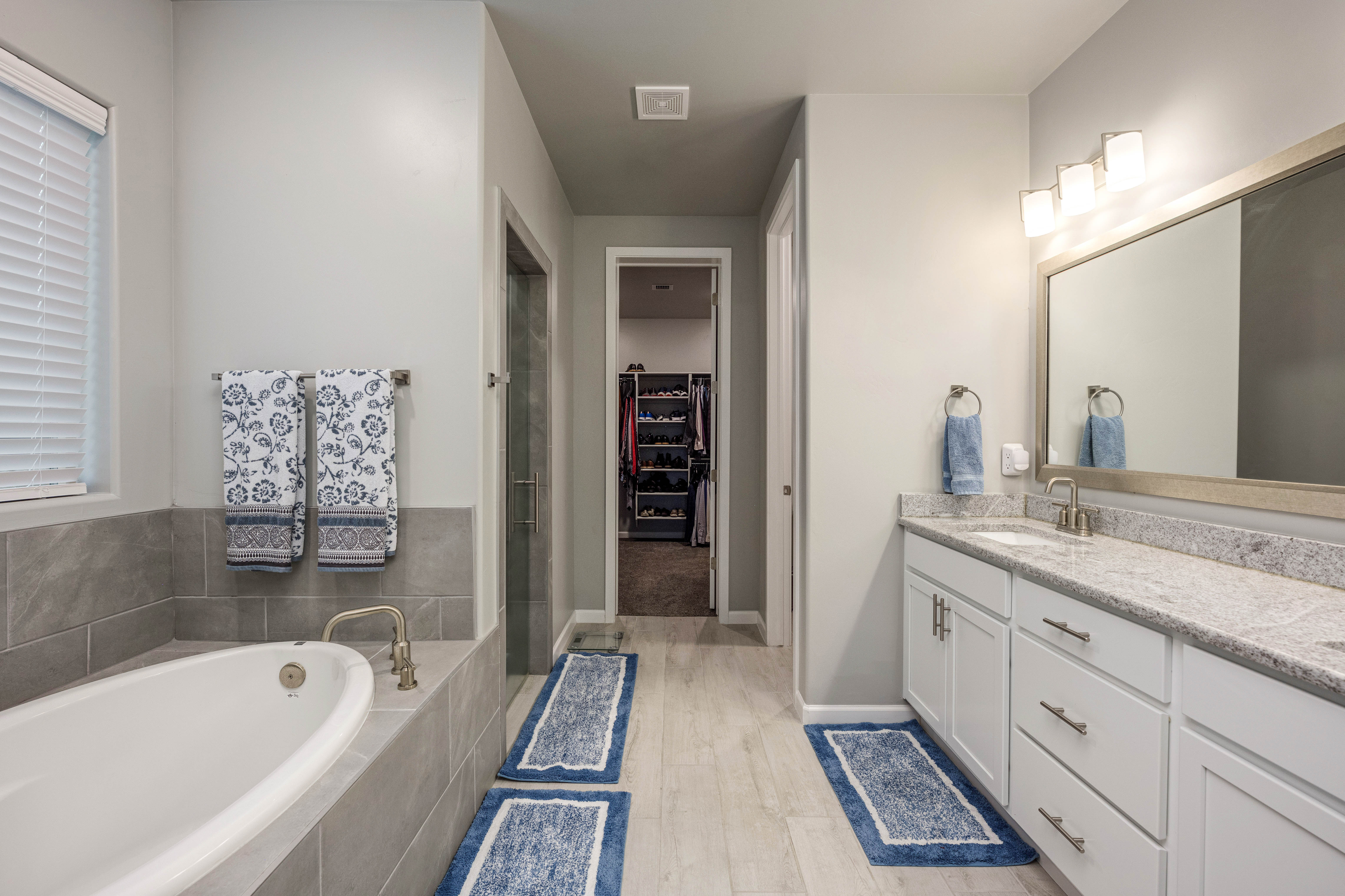 Las Cruces, New Mexico, 88011, United States, 5 Bedrooms Bedrooms, ,3 BathroomsBathrooms,Residential,For Sale,1983891