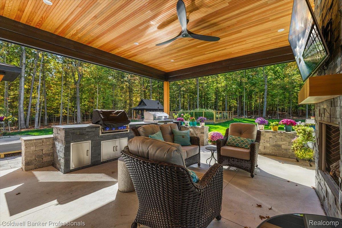 Plymouth, Michigan, 48170, United States, 4 Bedrooms Bedrooms, ,4 BathroomsBathrooms,Residential,For Sale,1986255