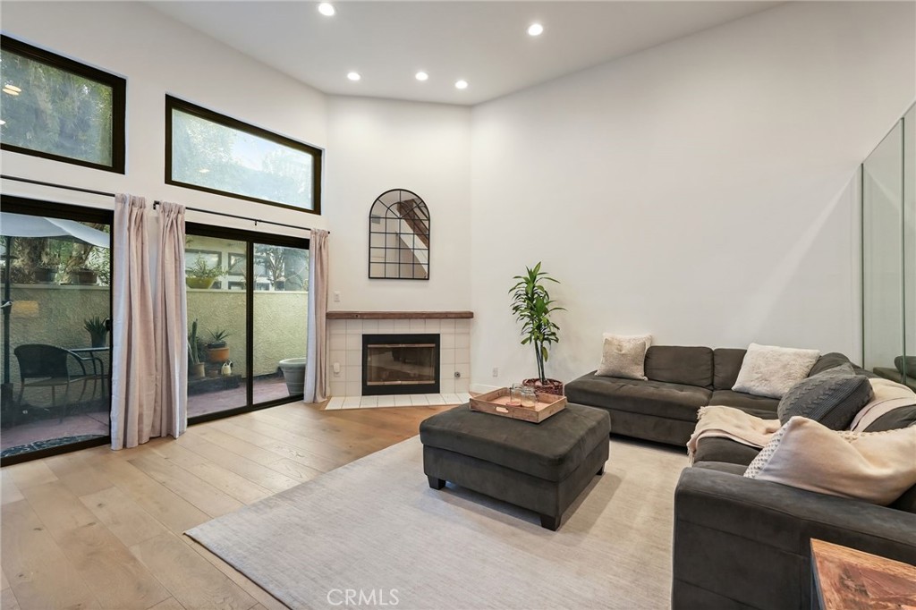 Lake Balboa, California, 91406, United States, 3 Bedrooms Bedrooms, ,3 BathroomsBathrooms,Residential,For Sale,1992024