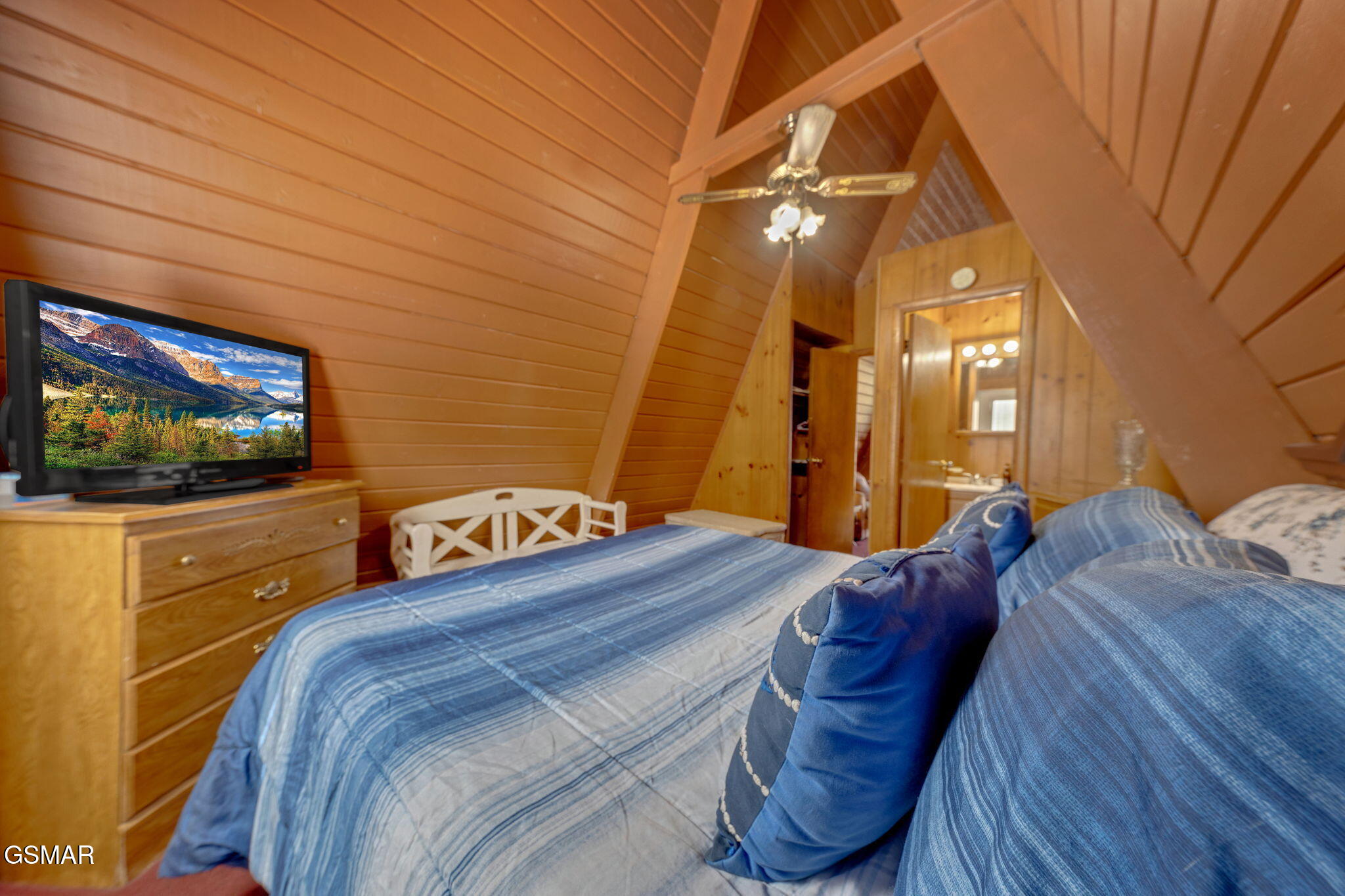 Gatlinburg, Tennessee, 37738, United States, 2 Bedrooms Bedrooms, ,2 BathroomsBathrooms,Residential,For Sale,1979634