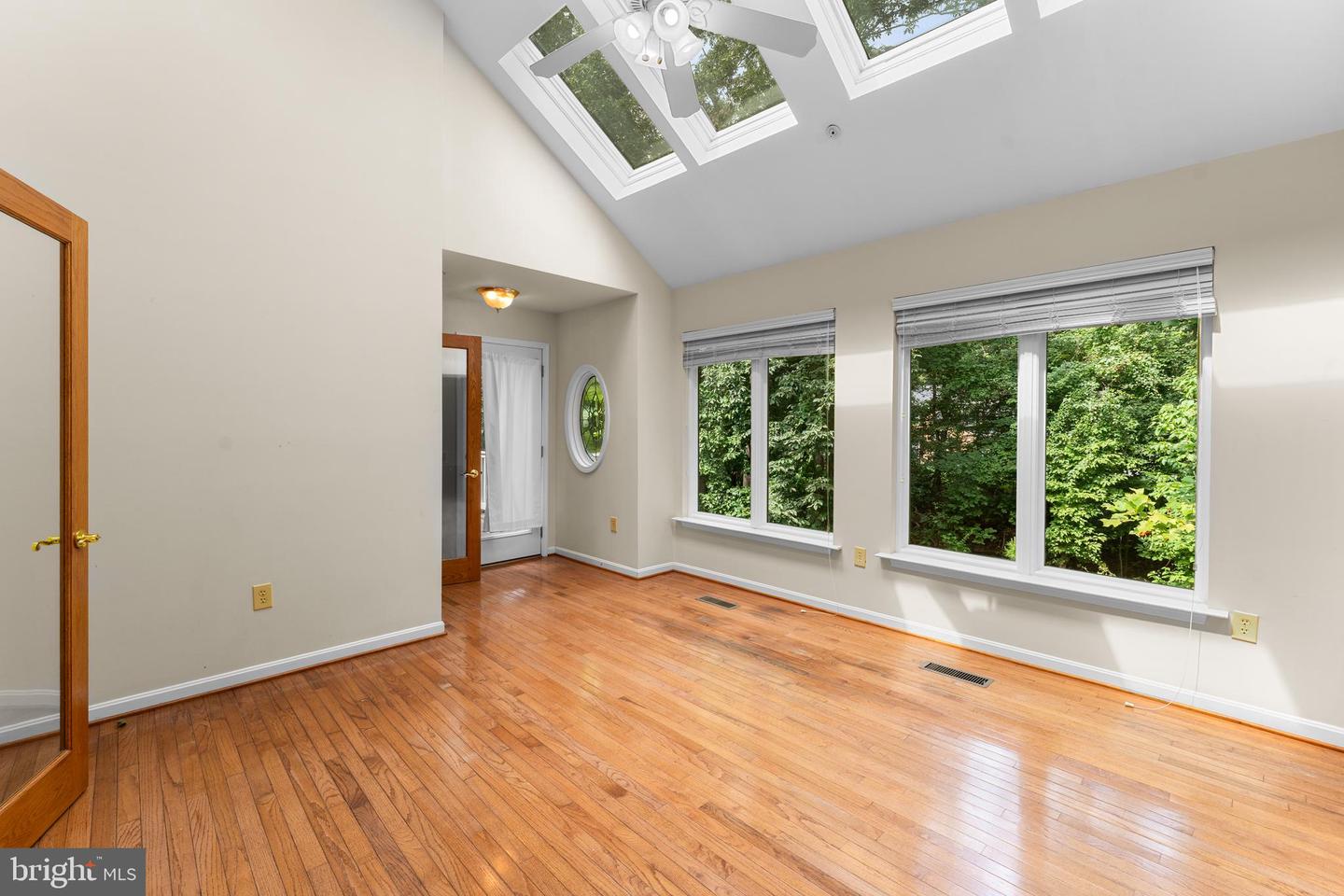 Clinton, Maryland, 20735, United States, 5 Bedrooms Bedrooms, ,5 BathroomsBathrooms,Residential,For Sale,1907711