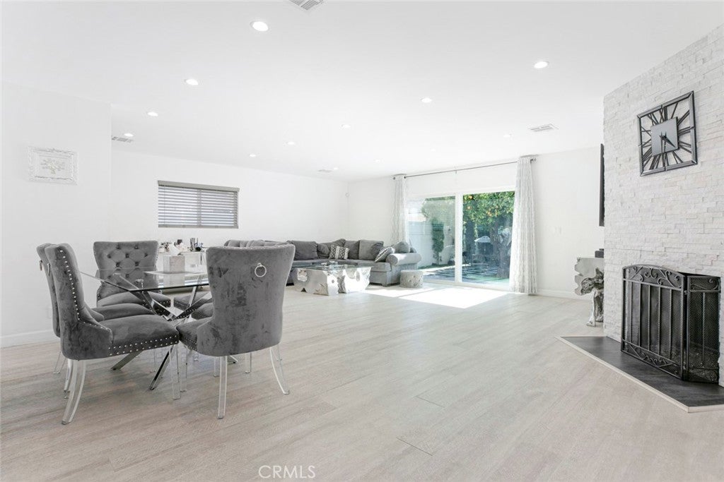 Valley Glen, California, 91405, United States, 3 Bedrooms Bedrooms, ,3 BathroomsBathrooms,Residential,For Sale,1938846