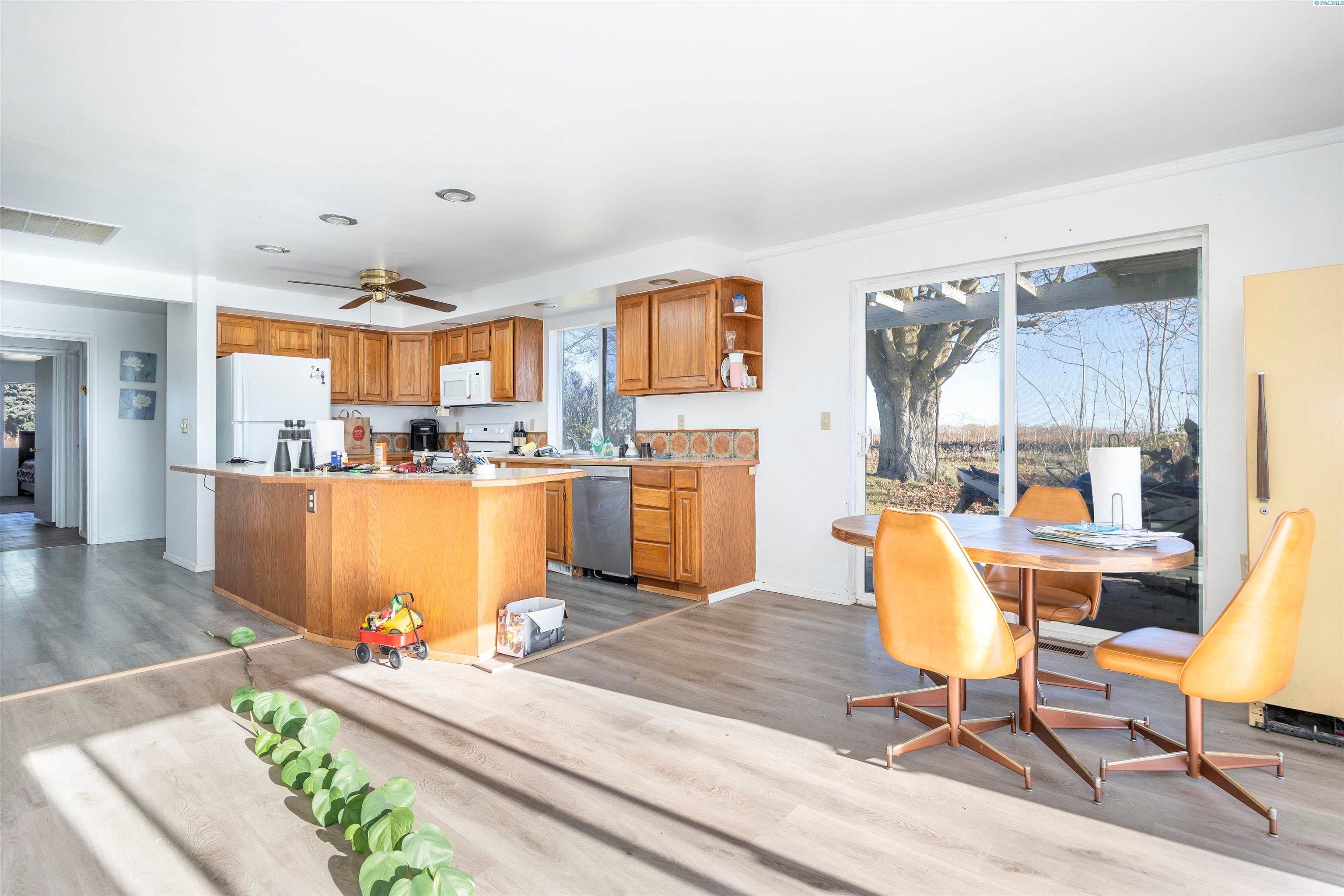 Pasco, Washington, 99301, United States, ,Residential,For Sale,1998040