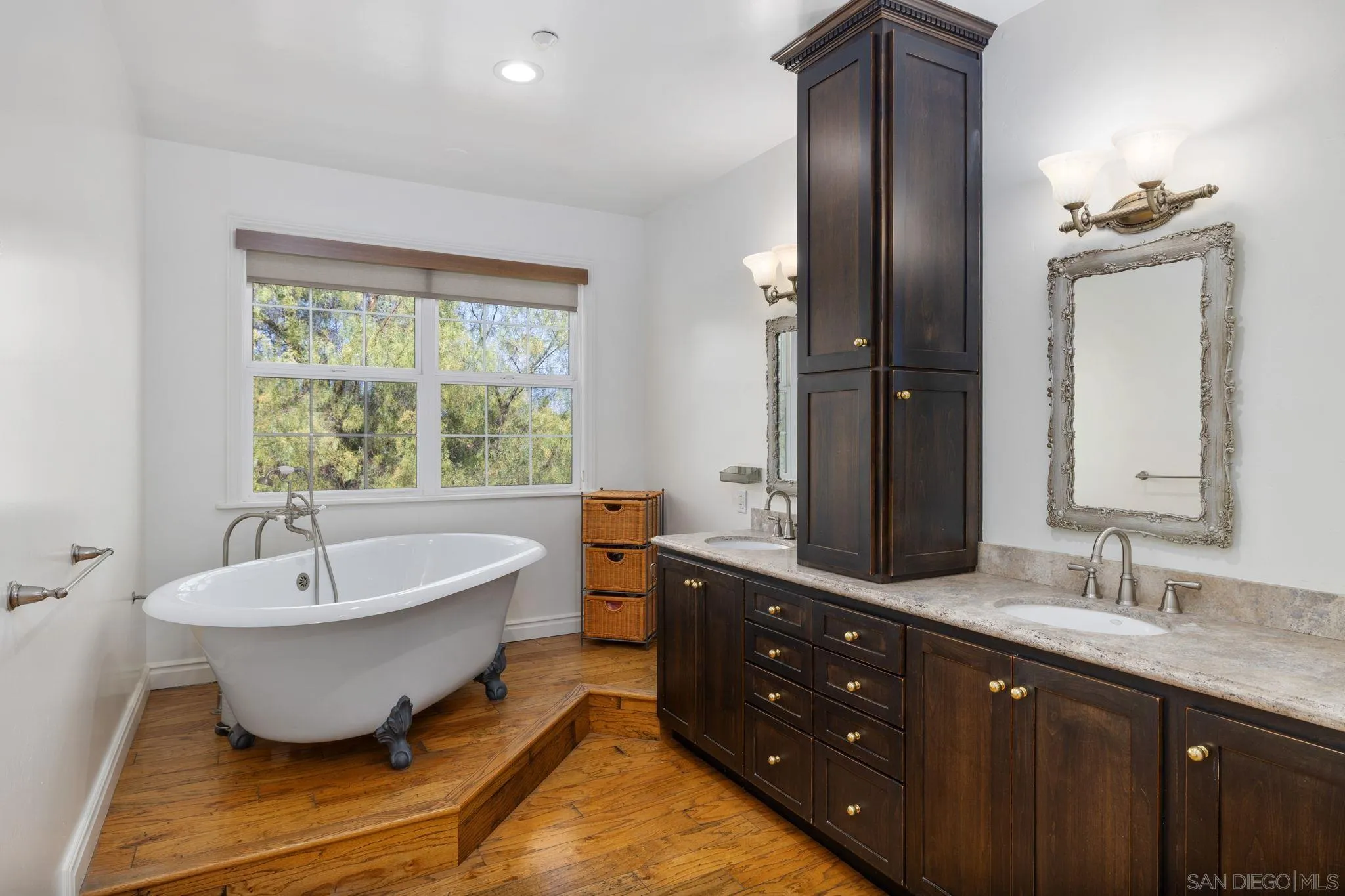 El Cajon, California, 92021, United States, 3 Bedrooms Bedrooms, ,3 BathroomsBathrooms,Residential,For Sale,1942196