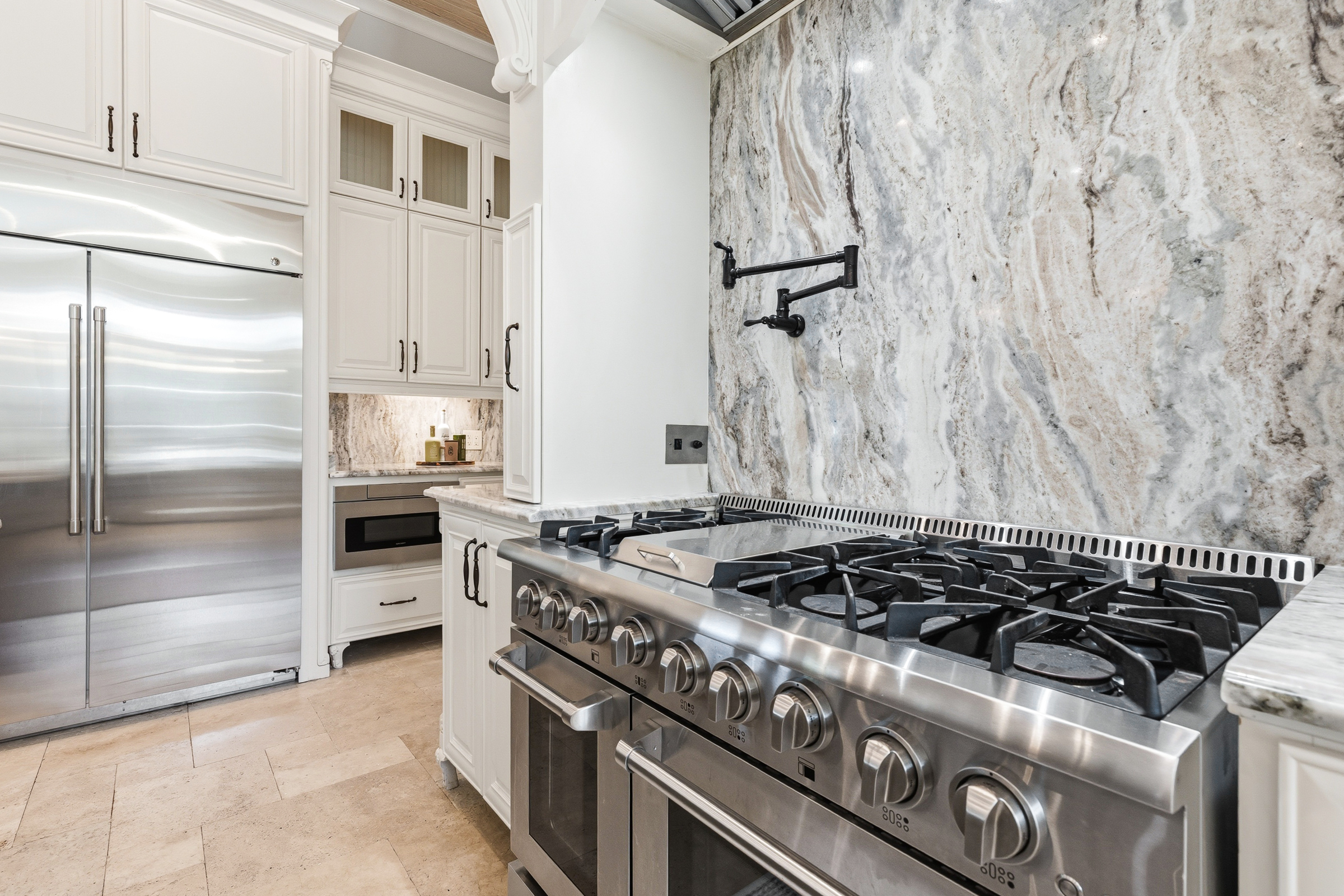  Private Bayfront Estate With Deepwater Dock And Resort-Style Outdoor Living - 物件實景