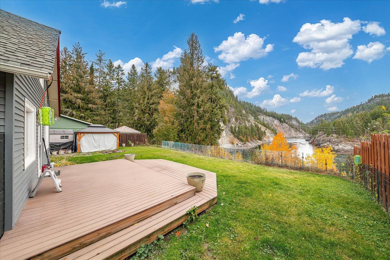 Metaline Falls, Washington, 99153, United States, 5 Bedrooms Bedrooms, ,3 BathroomsBathrooms,Residential,For Sale,1986087