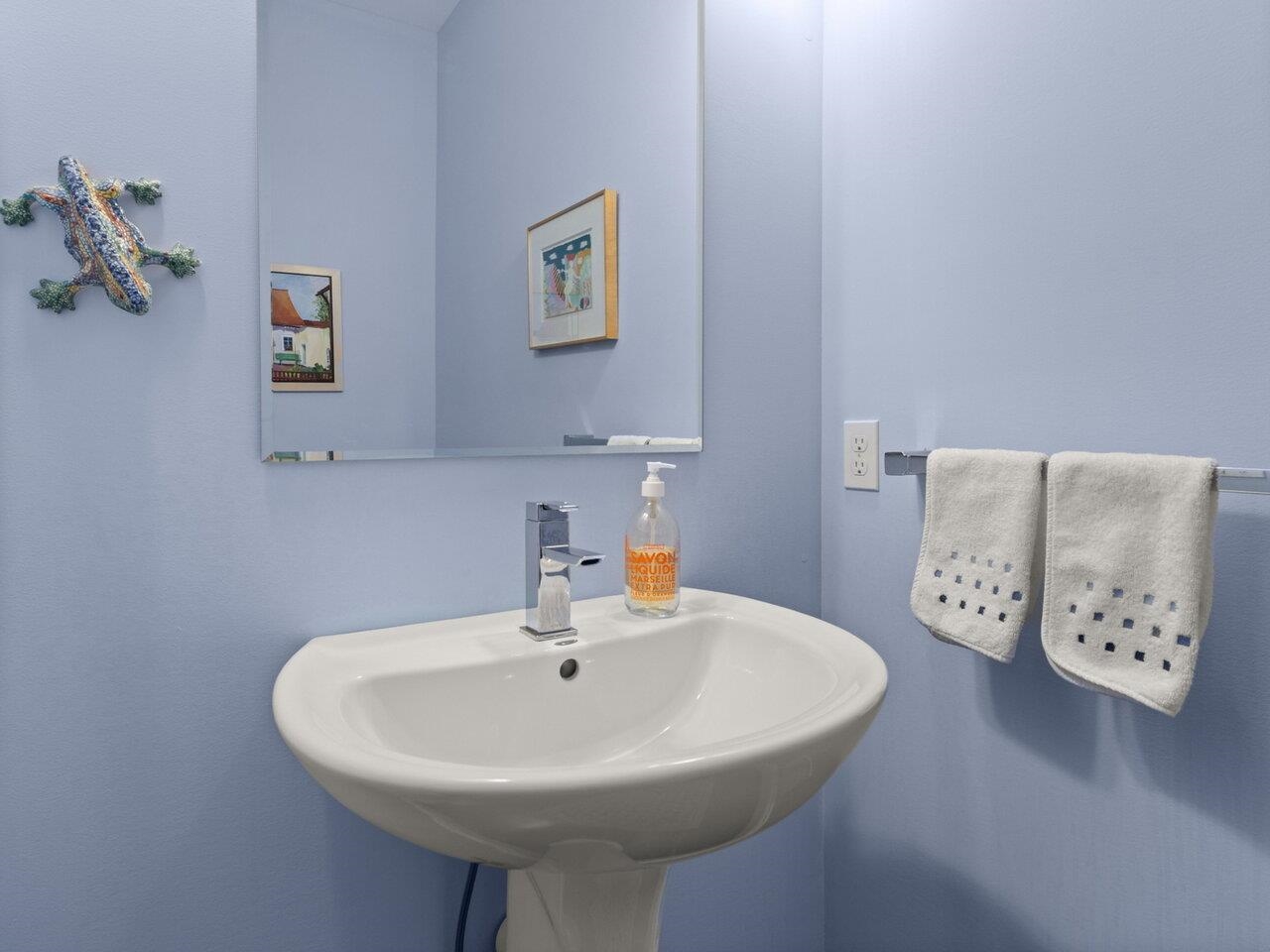Burlington, Vermont, 05401, United States, 2 Bedrooms Bedrooms, ,2 BathroomsBathrooms,Residential,For Sale,1927206