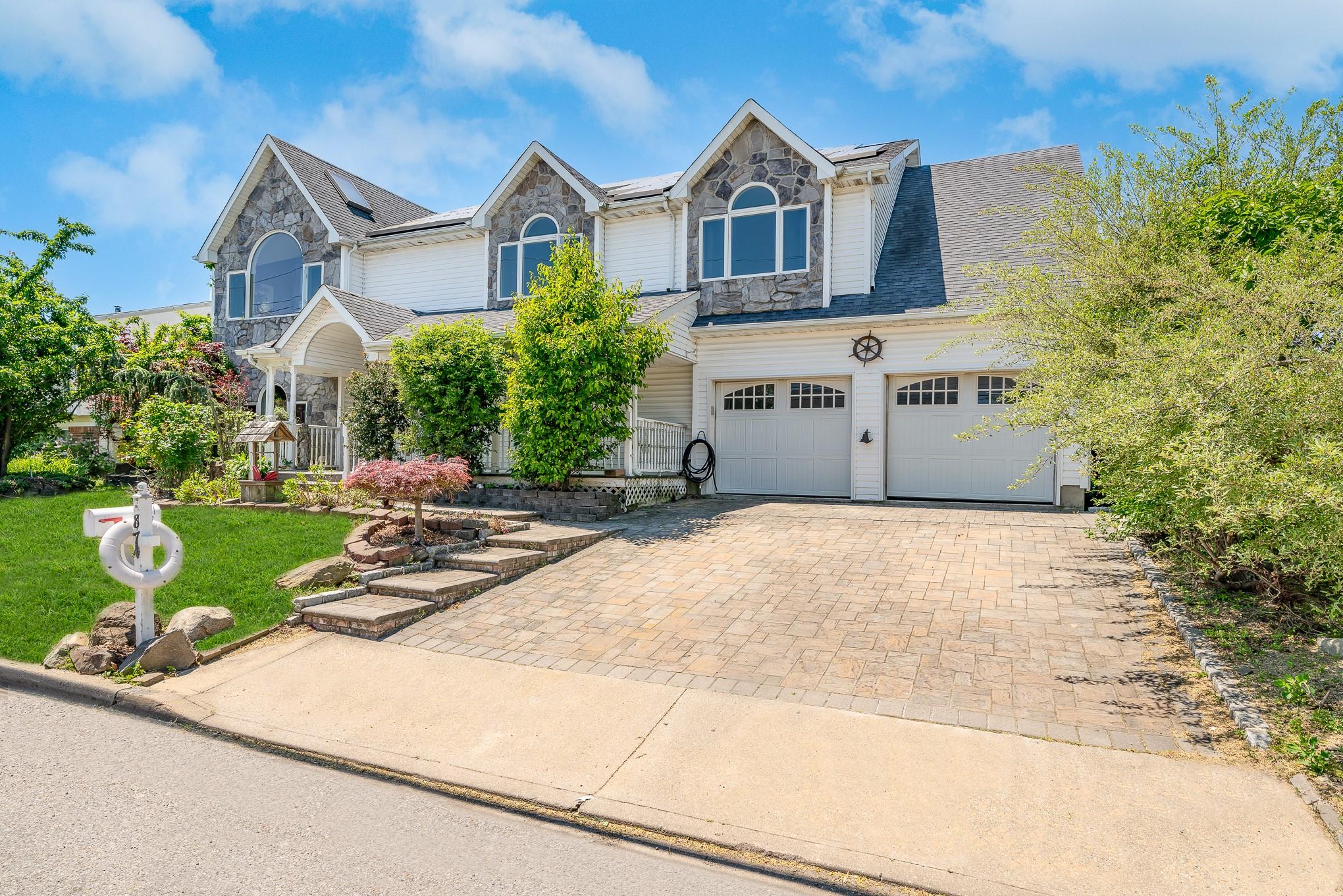 Seaford, New York, 11783, United States, 5 Bedrooms Bedrooms, ,3 BathroomsBathrooms,Residential,For Sale,1943505