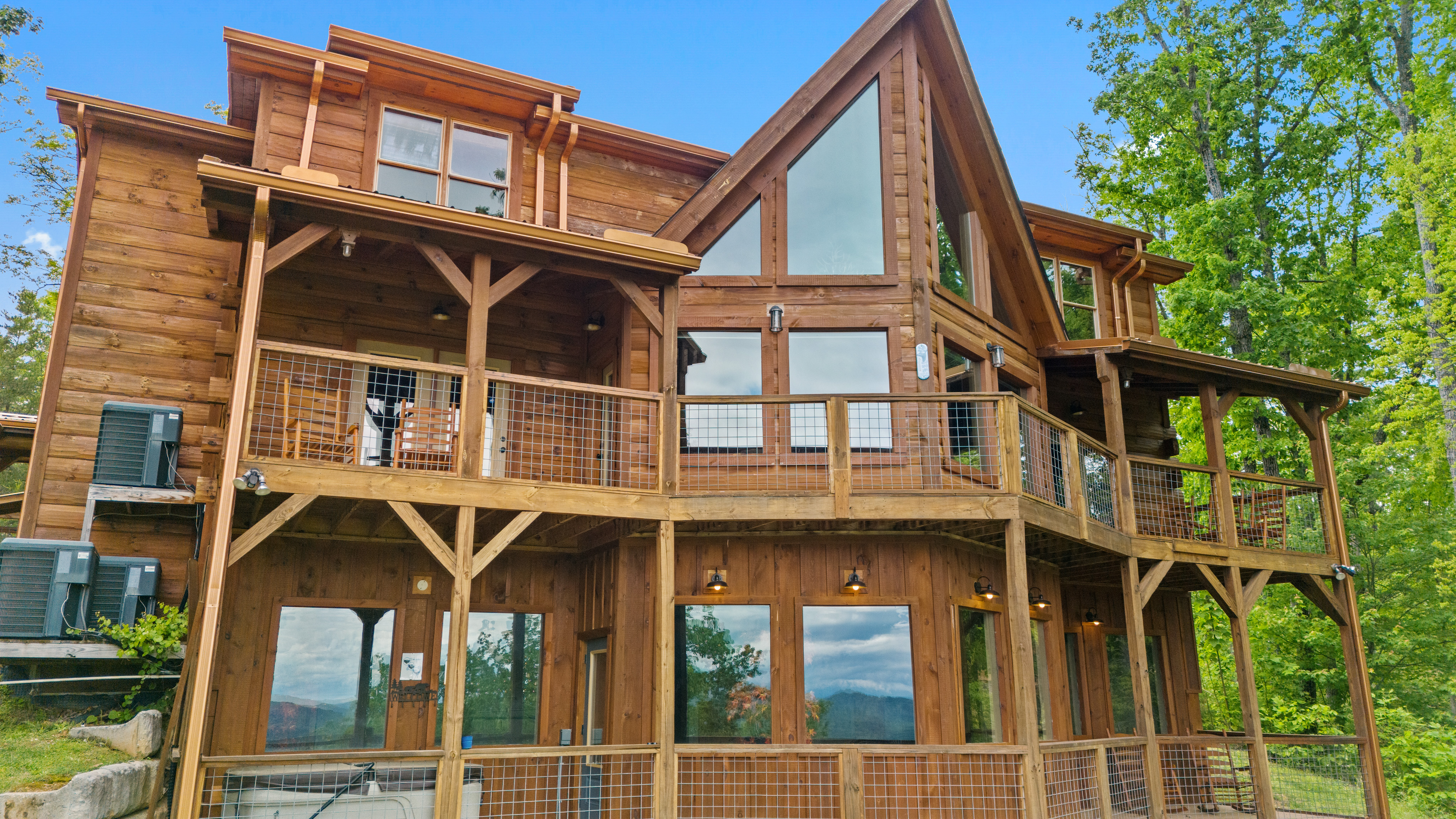 Sevierville, Tennessee, 37862, United States, 5 Bedrooms Bedrooms, ,7 BathroomsBathrooms,Residential,For Sale,1977744