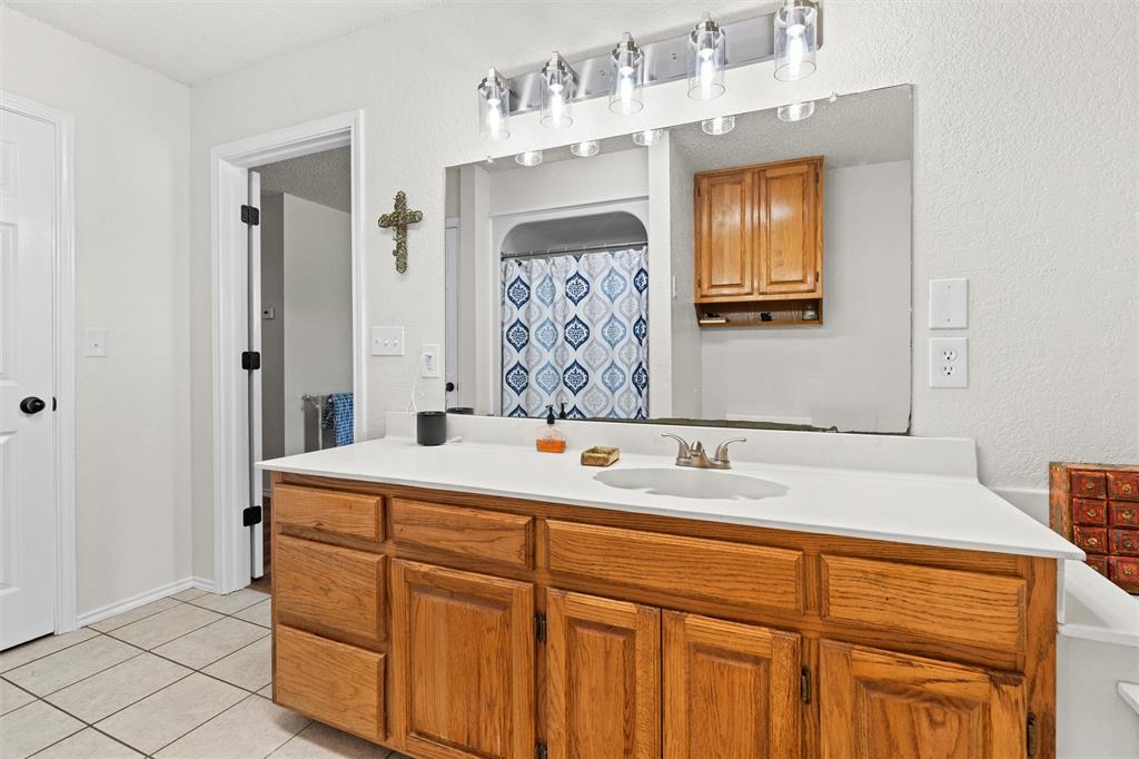Whitney, Texas, 76692, United States, 4 Bedrooms Bedrooms, ,3 BathroomsBathrooms,Residential,For Sale,1890428