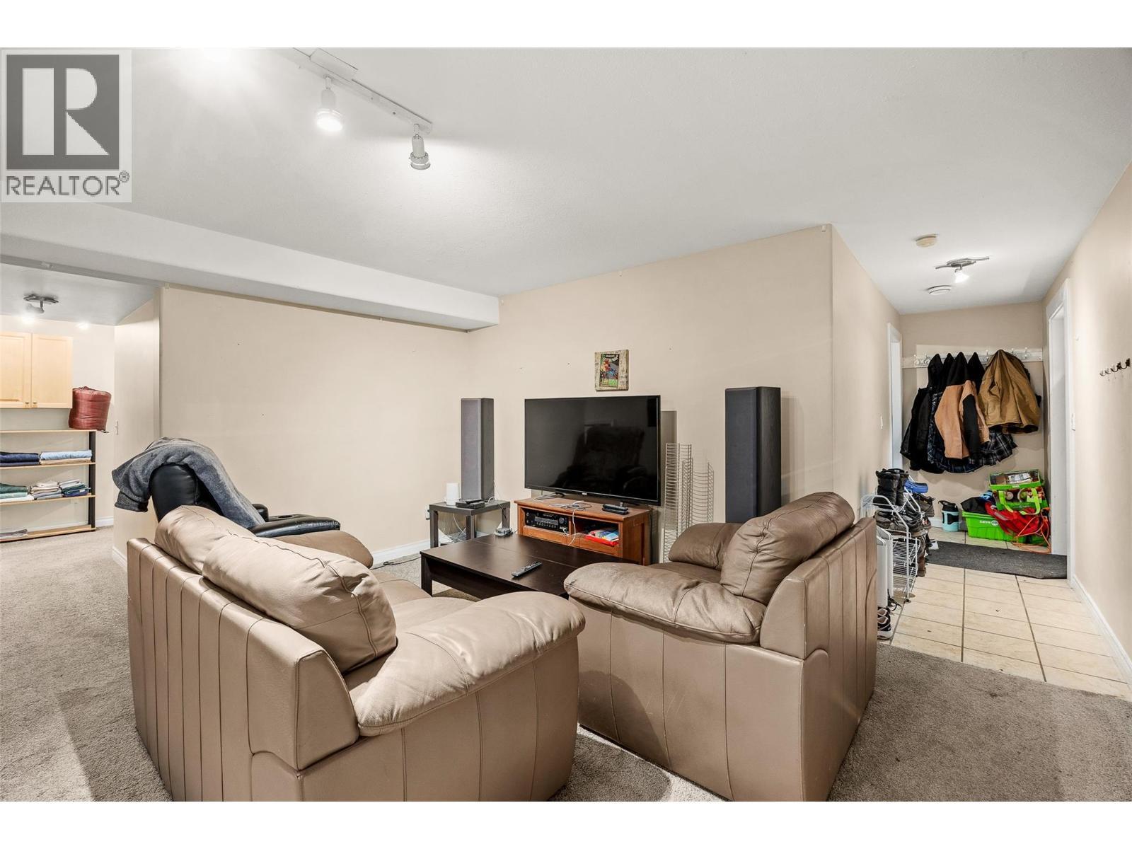 KELOWNA, British Columbia, V1V 1S9, CA, 4 Bedrooms Bedrooms, ,3 BathroomsBathrooms,Residential,For Sale,1895438