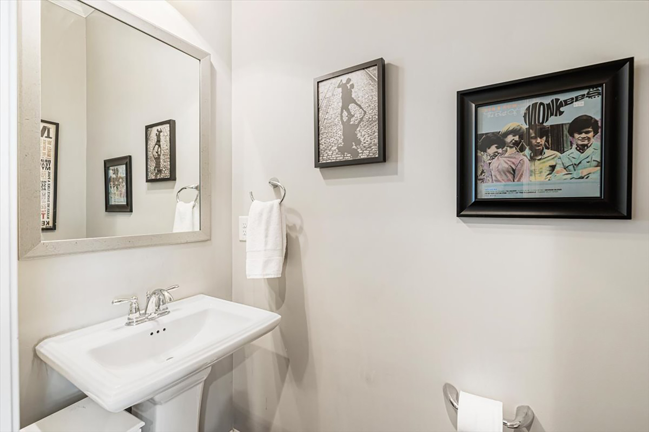  Beautifully Maintained Townhome in Gated Community - 物件實景