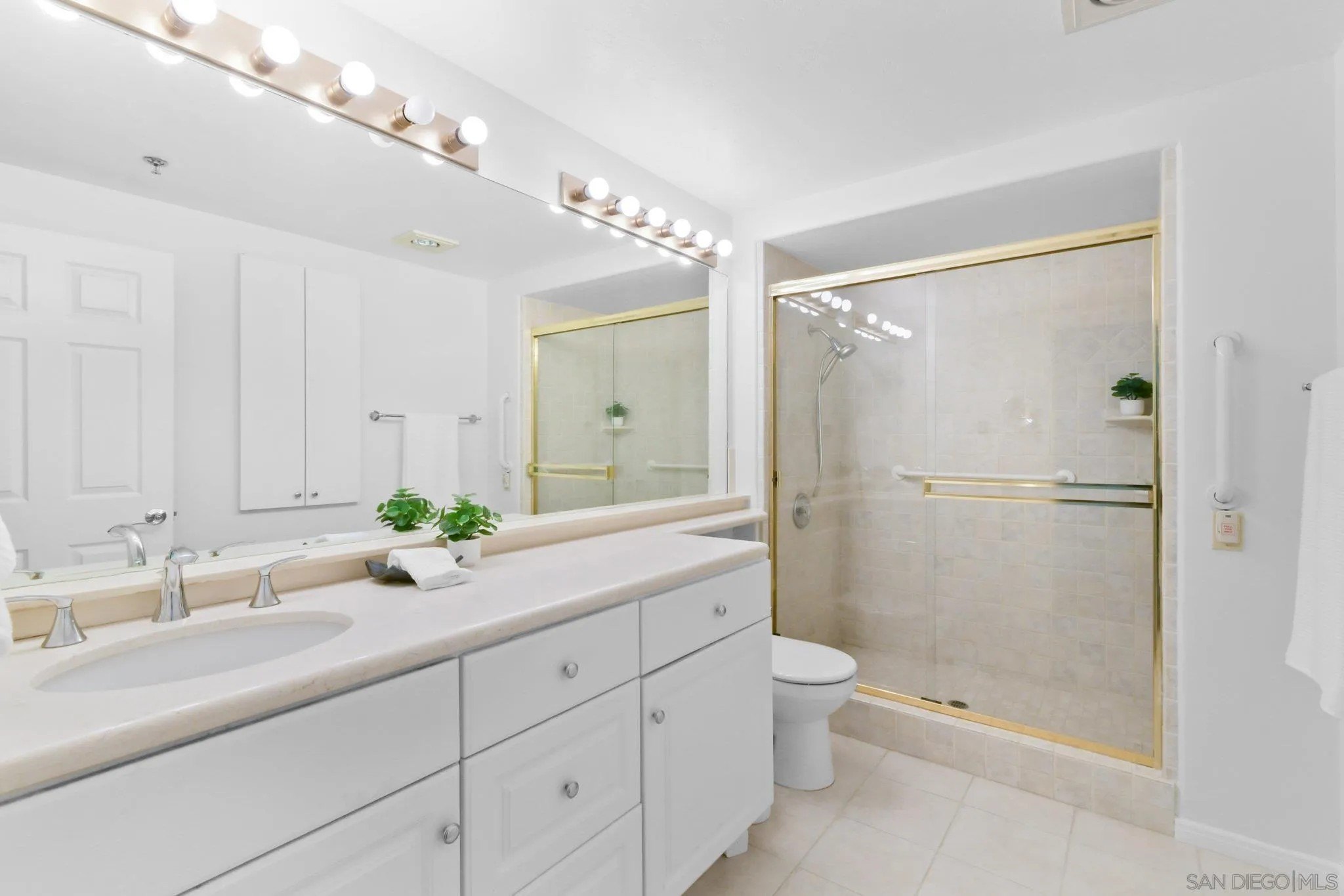 San Diego, California, 92122, United States, 2 Bedrooms Bedrooms, ,2 BathroomsBathrooms,Residential,For Sale,1972545