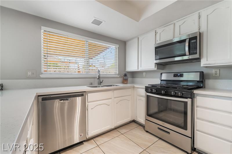 Henderson, Nevada, 89014, United States, 4 Bedrooms Bedrooms, ,2 BathroomsBathrooms,Residential,For Sale,1977160