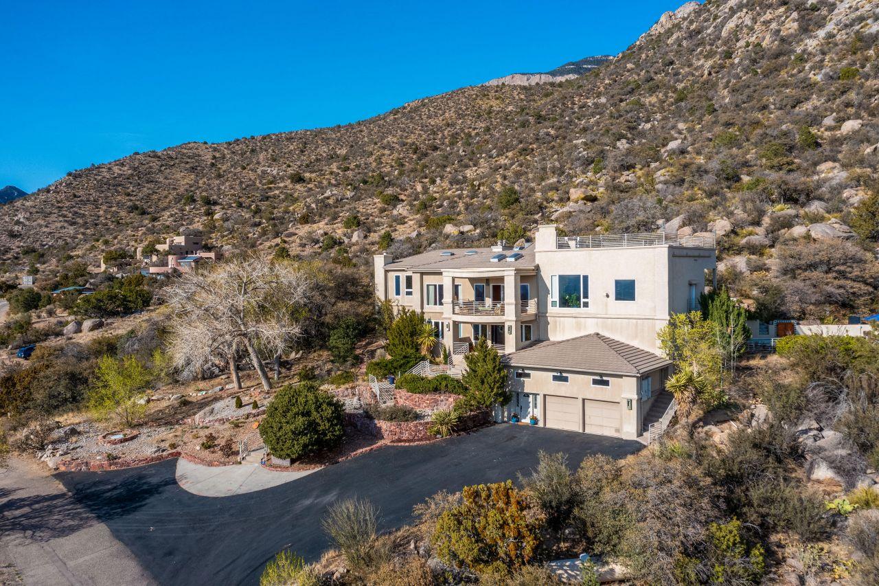 Albuquerque, New Mexico, 87122, United States, 4 Bedrooms Bedrooms, ,5 BathroomsBathrooms,Residential,For Sale,1766208
