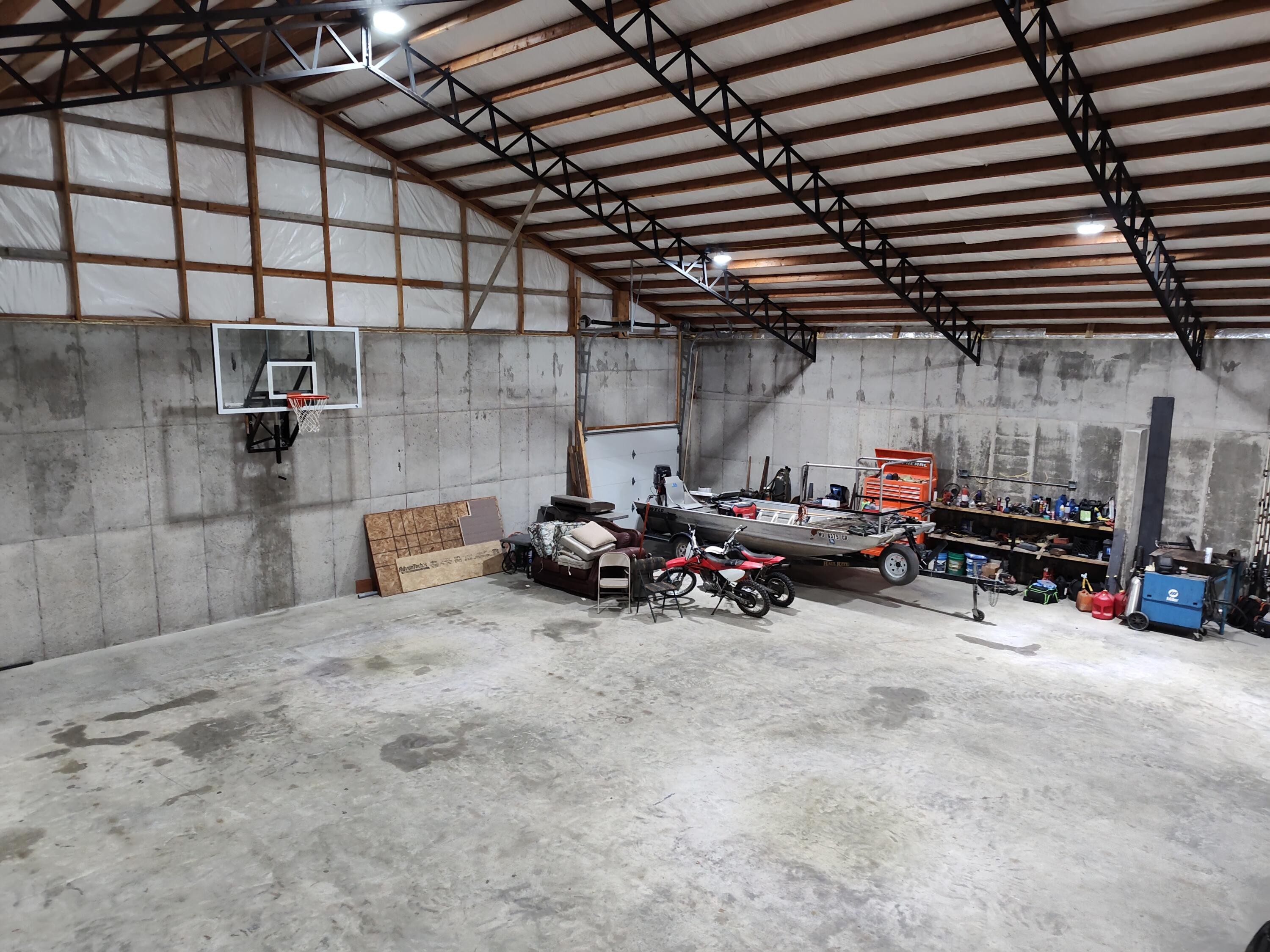 Bolivar, Missouri, 65613, United States, 2 Bedrooms Bedrooms, ,3 BathroomsBathrooms,Residential,For Sale,1975211