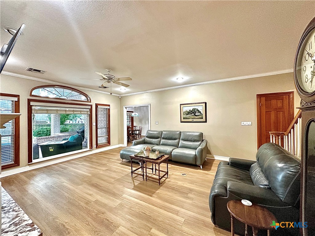 Victoria, Texas, 77904, United States, 4 Bedrooms Bedrooms, ,4 BathroomsBathrooms,Residential,For Sale,1989568