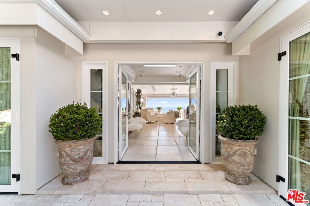 Malibu, California, 90265, United States, 3 Bedrooms Bedrooms, ,3 BathroomsBathrooms,Residential,For Sale,1989426