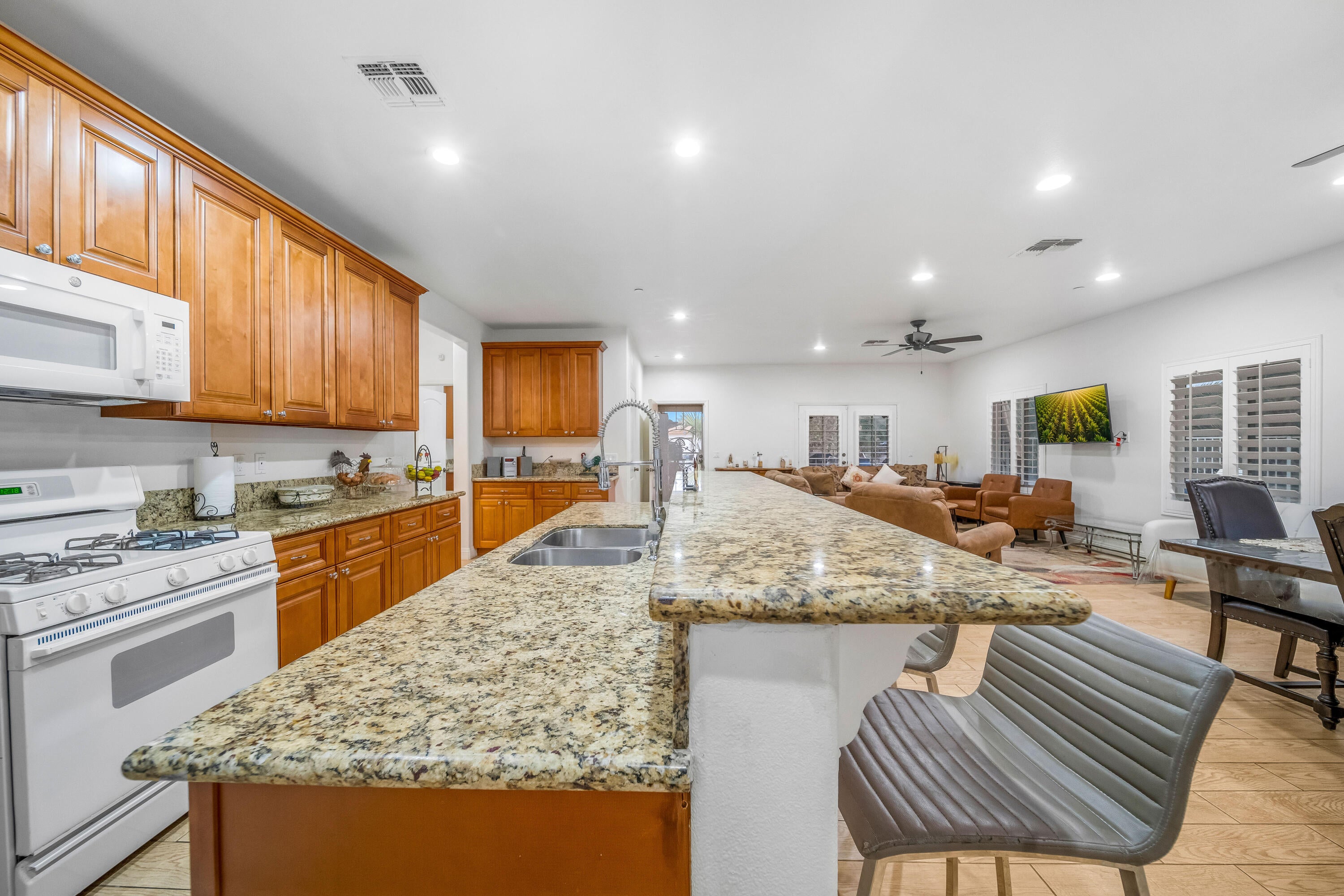 Thermal, California, 92274, United States, 3 Bedrooms Bedrooms, ,4 BathroomsBathrooms,Residential,For Sale,2006584