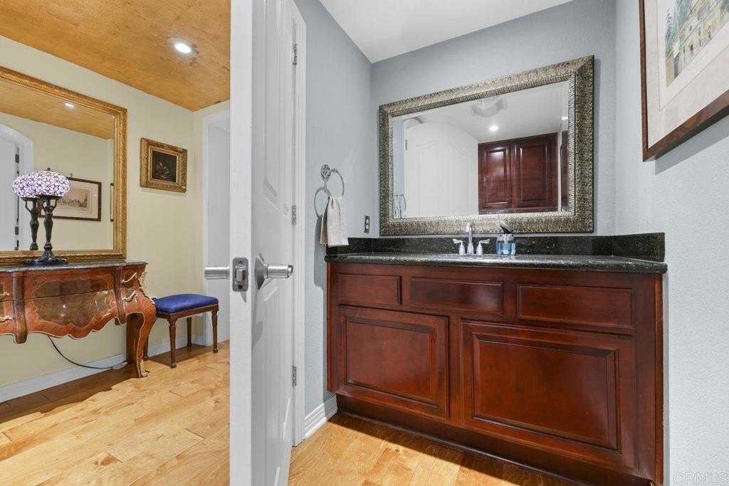 San Diego, California, 92101, United States, 2 Bedrooms Bedrooms, ,3 BathroomsBathrooms,Residential,For Sale,1856536