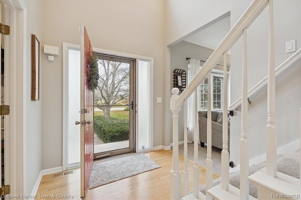 Highland, Michigan, 48357, United States, 4 Bedrooms Bedrooms, ,4 BathroomsBathrooms,Residential,For Sale,2003066